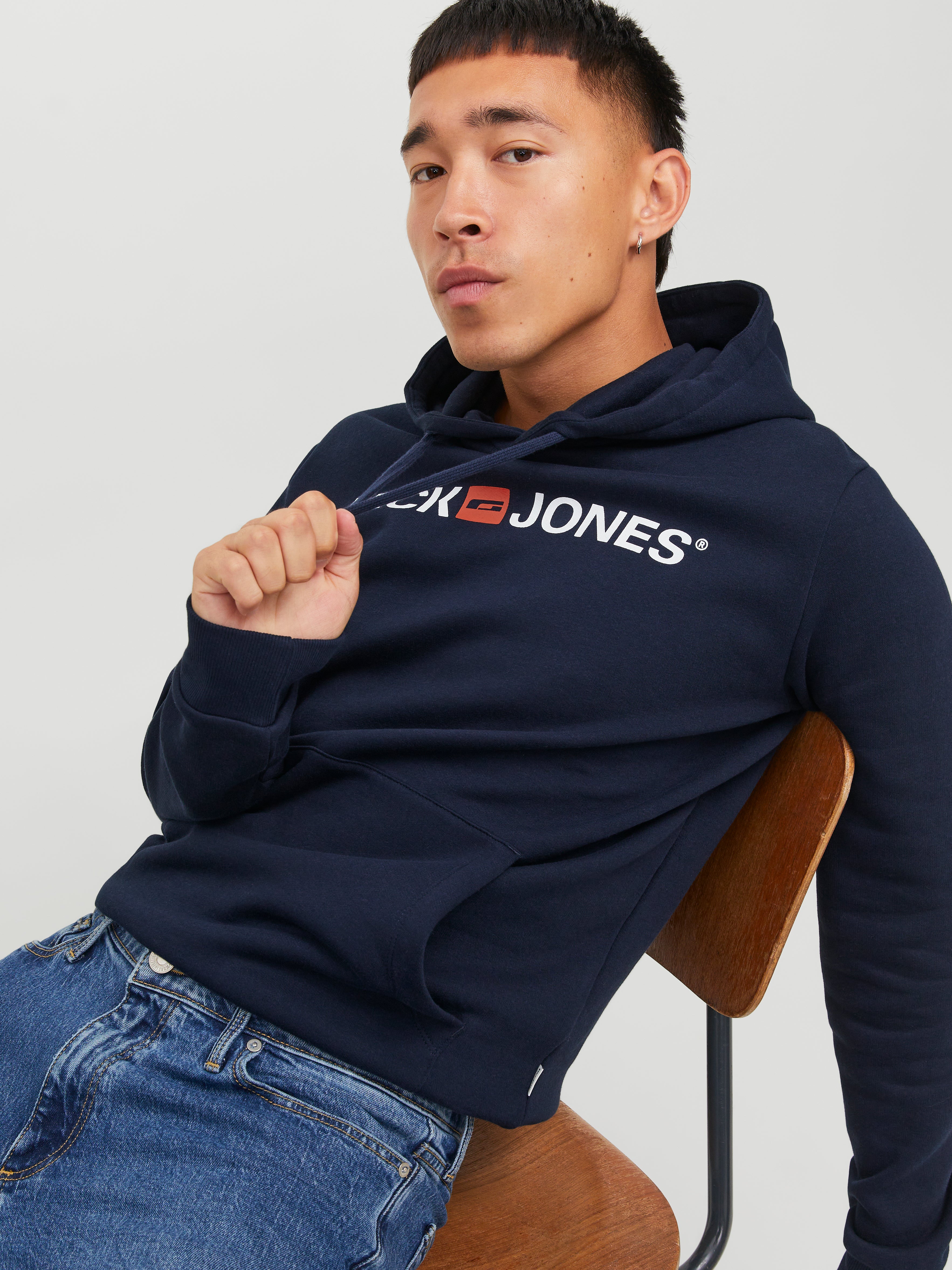 jackjones-logohoodie-blue.jpg?  