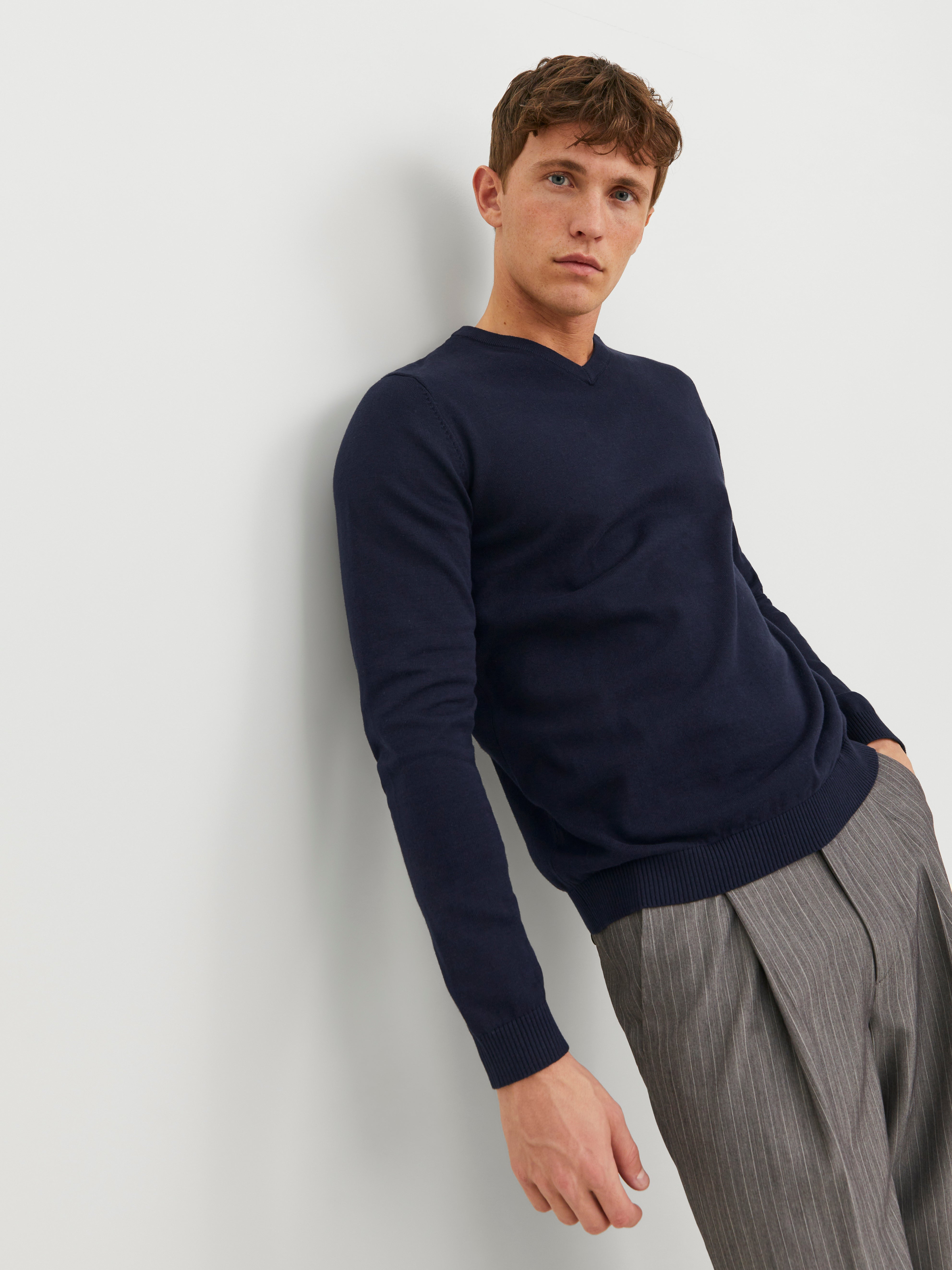 v-neck Knitted Pullover | Dark Blue 