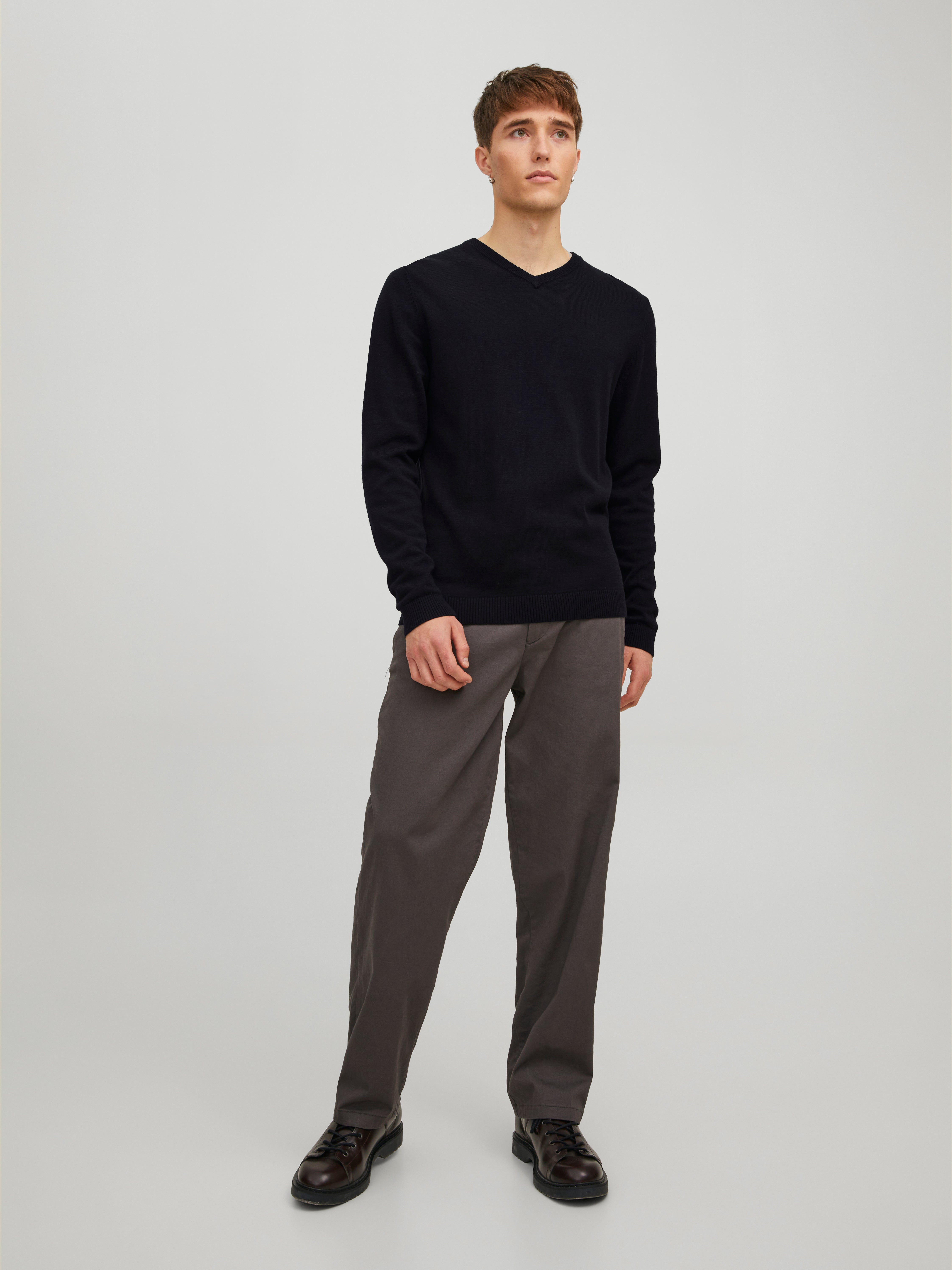 v-neck Knitted Pullover | Black | Jack 