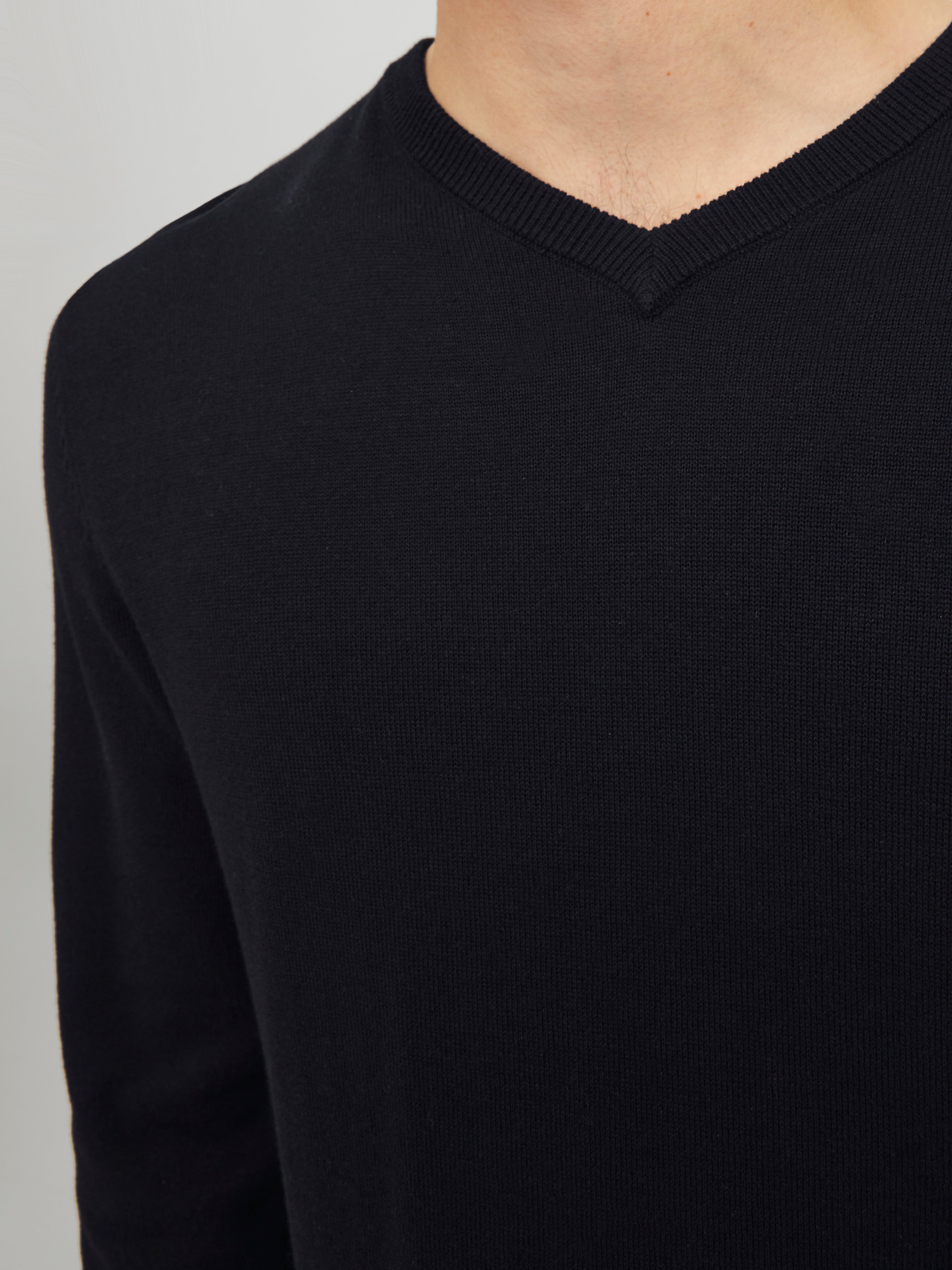 v-neck Knitted Pullover | Black | Jack 