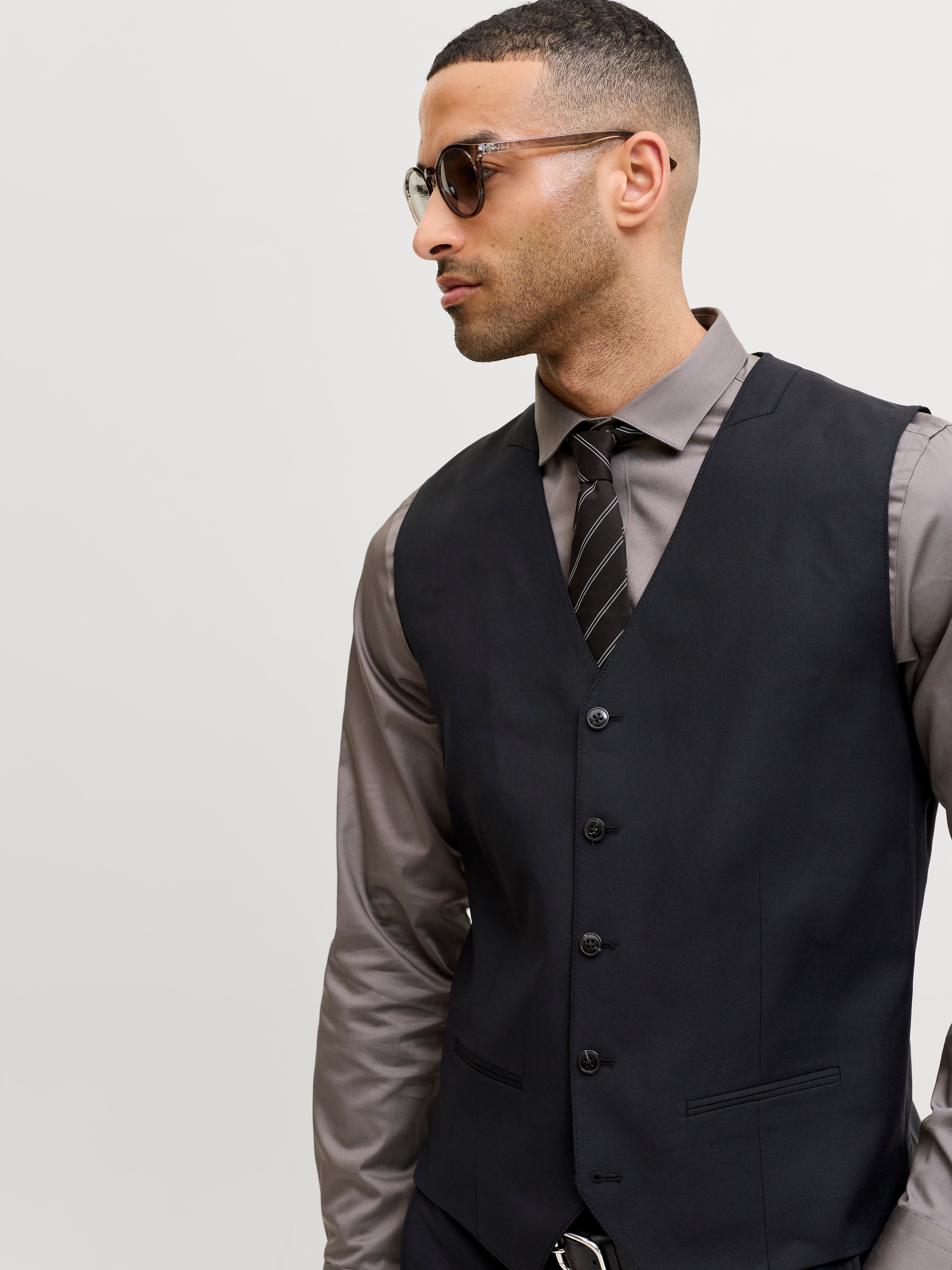 Jack & Jones JPRSOLARIS Slim Fit Tailored Waistcoat - 12141110