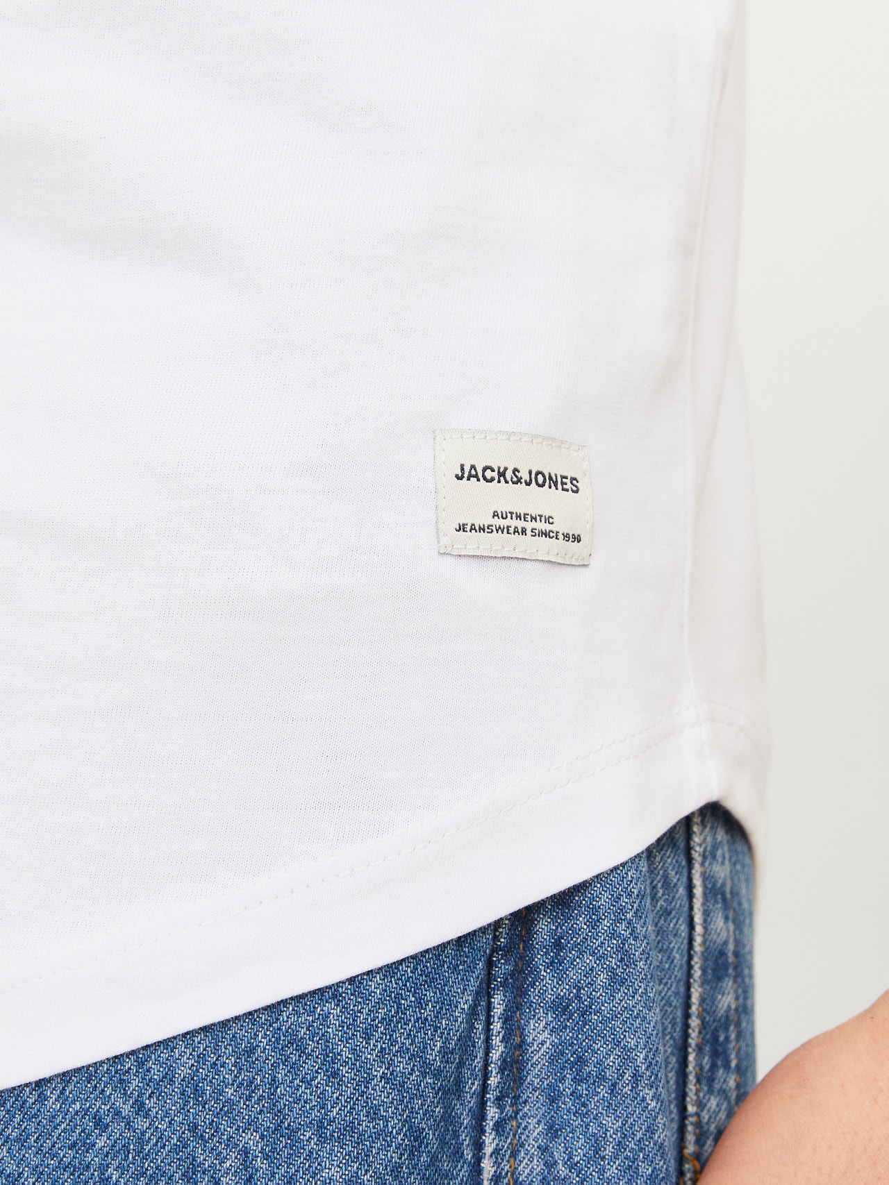 Jack & Jones Essentials longline t-shirt with curve hem in off white