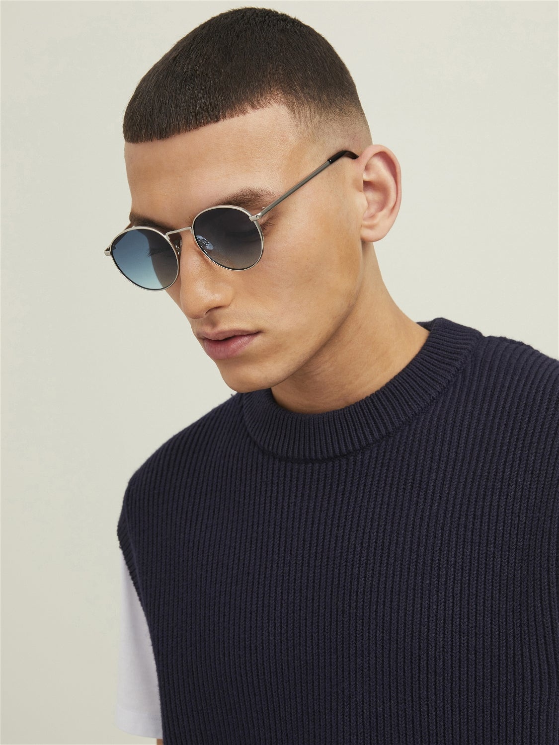 Round metal hotsell sunglasses mens