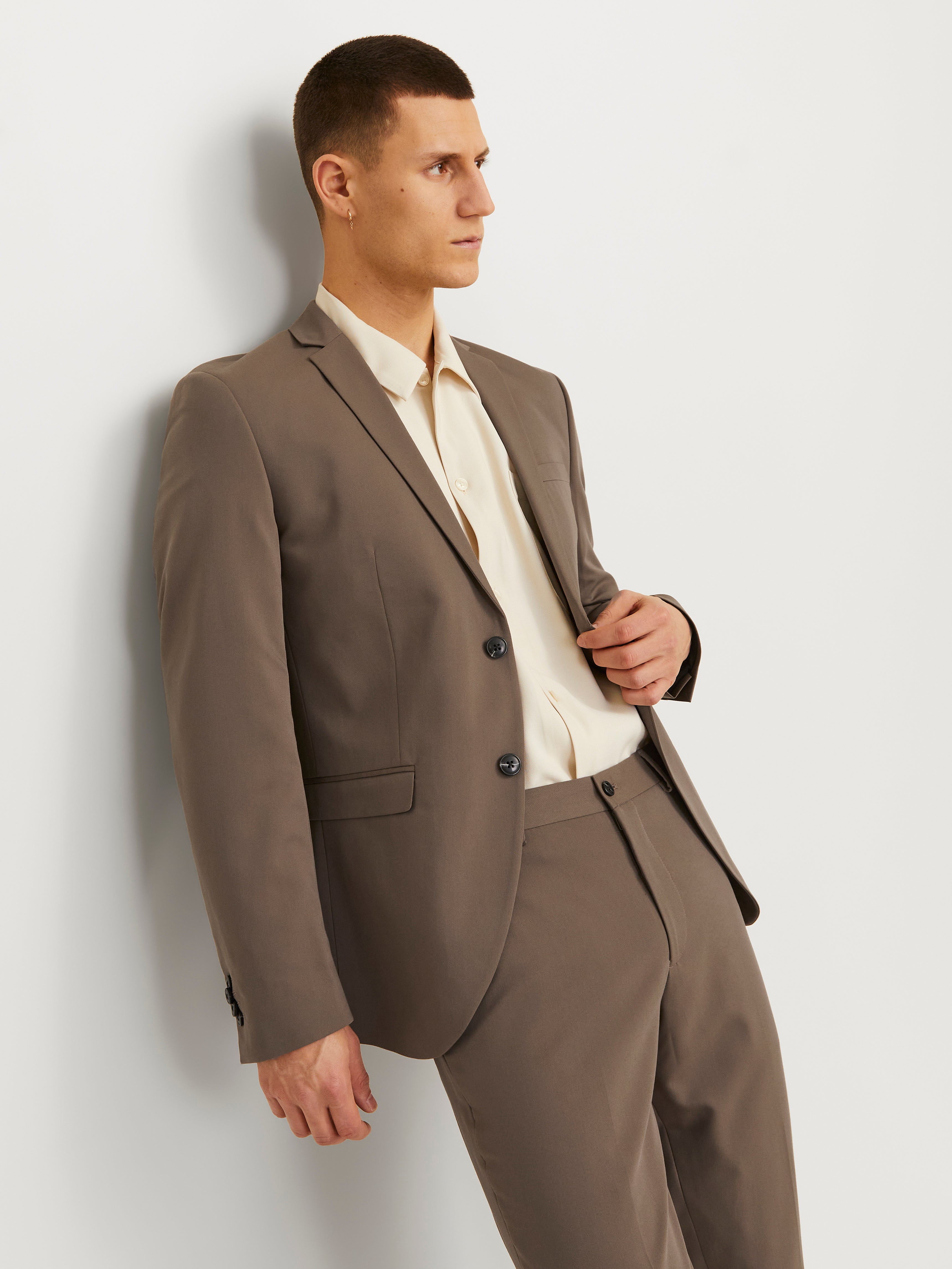 Brown Suit Color Combinations with Shirt and Tie - Suits Expert