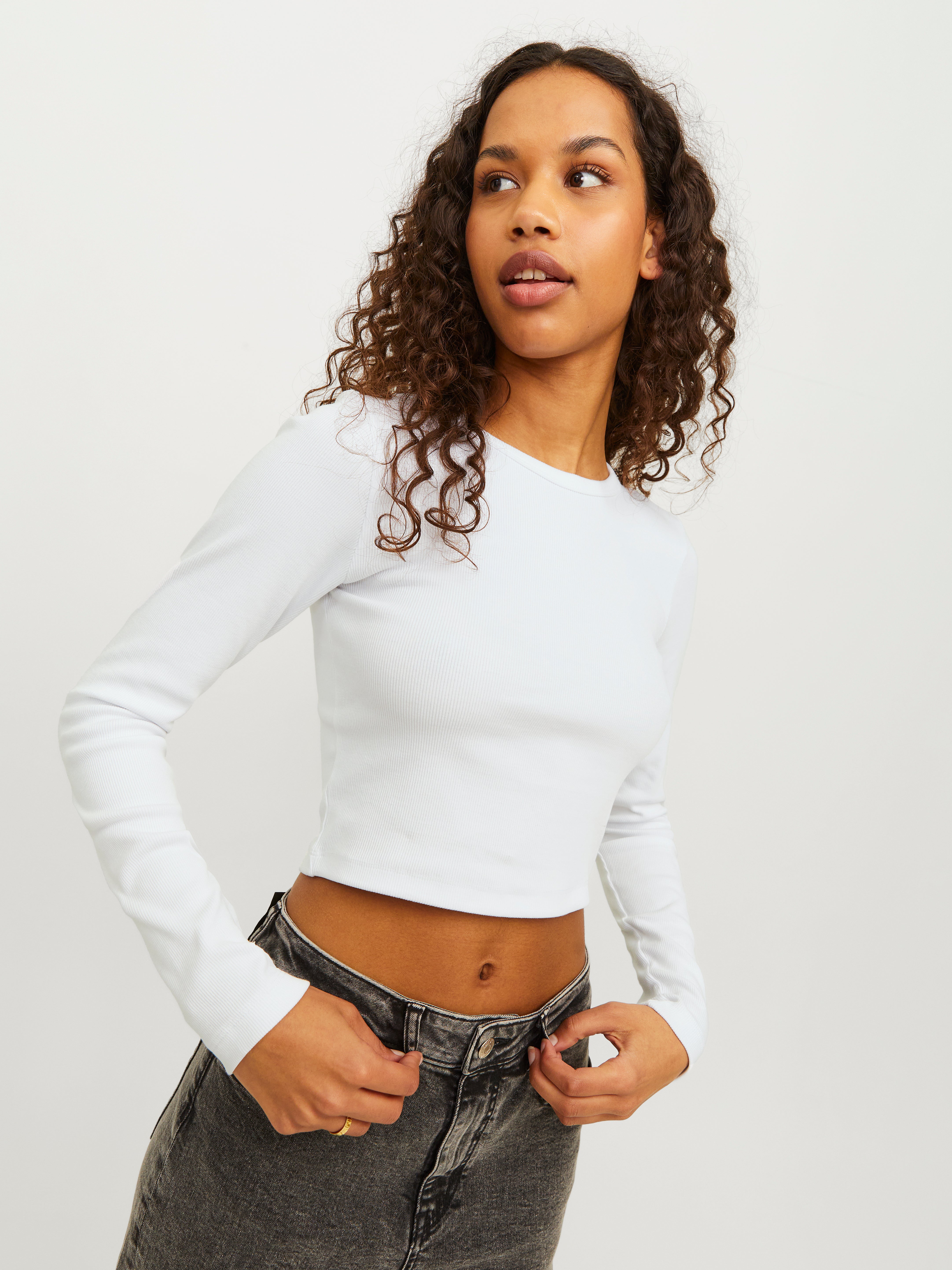 ★★Adairs★★ lip crop tee white IJ7804 TB11433 - White | Chez Rosalie