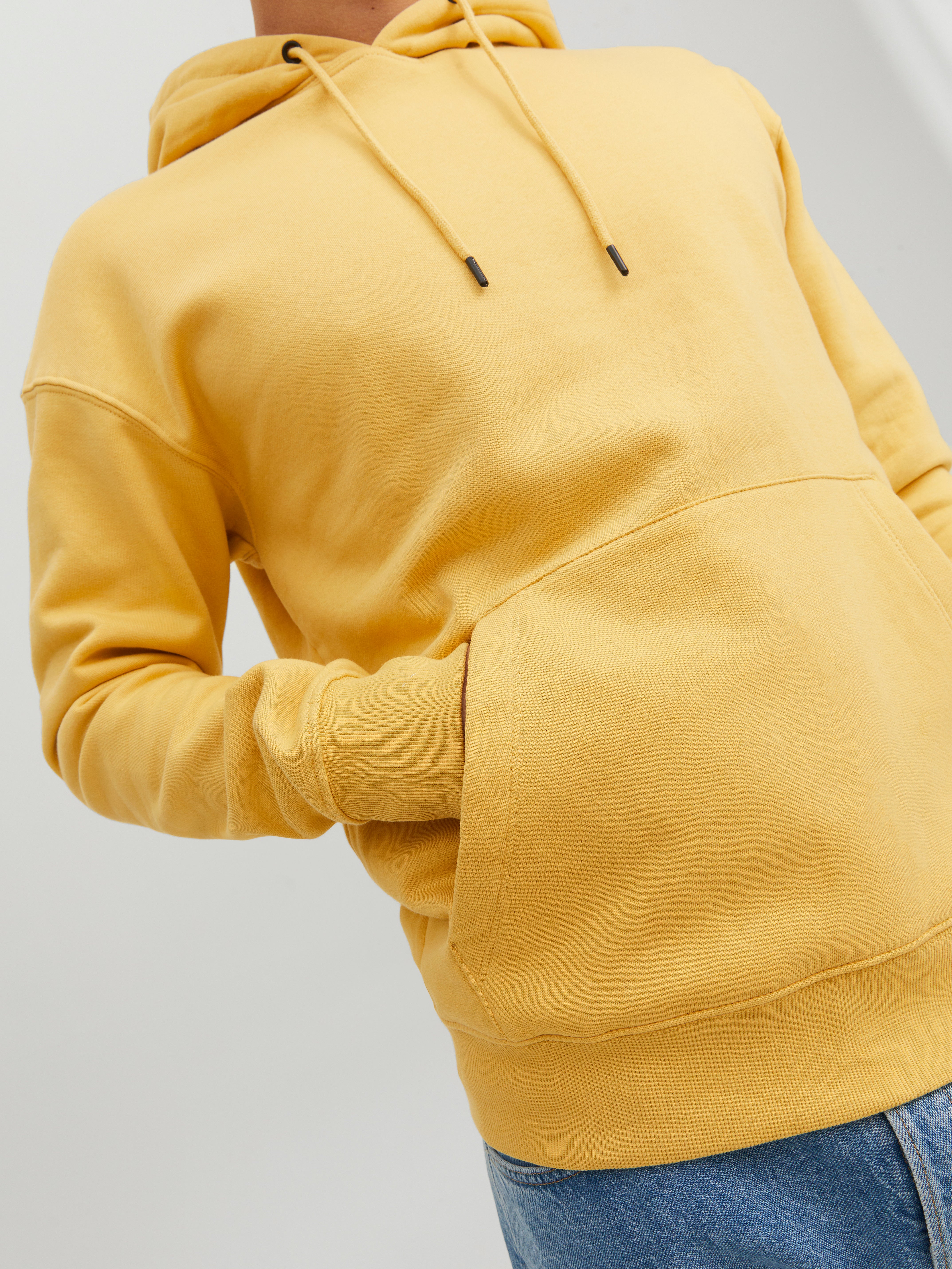 Mens yellow hot sale hoodie outfit