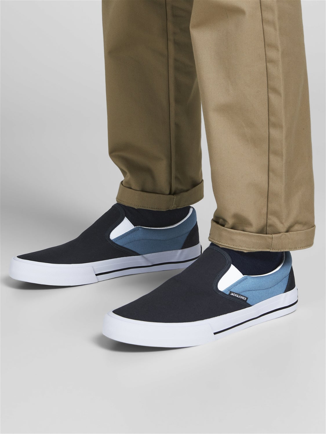 Canvas slip-on Sneakers met 50% korting! | Jack \u0026 Jones®