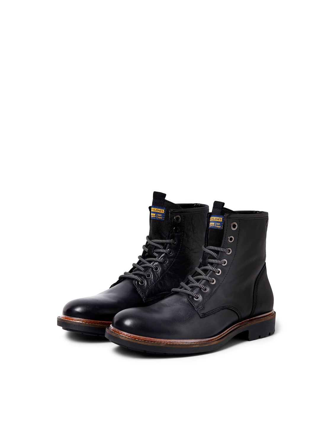 Botas negras de piel de marca Jack&Jones. Moda para ellos en Colet