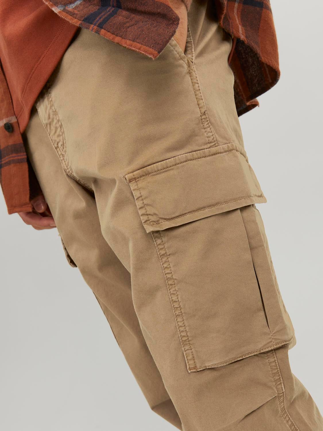 Beige carrot pants with pockets and belt