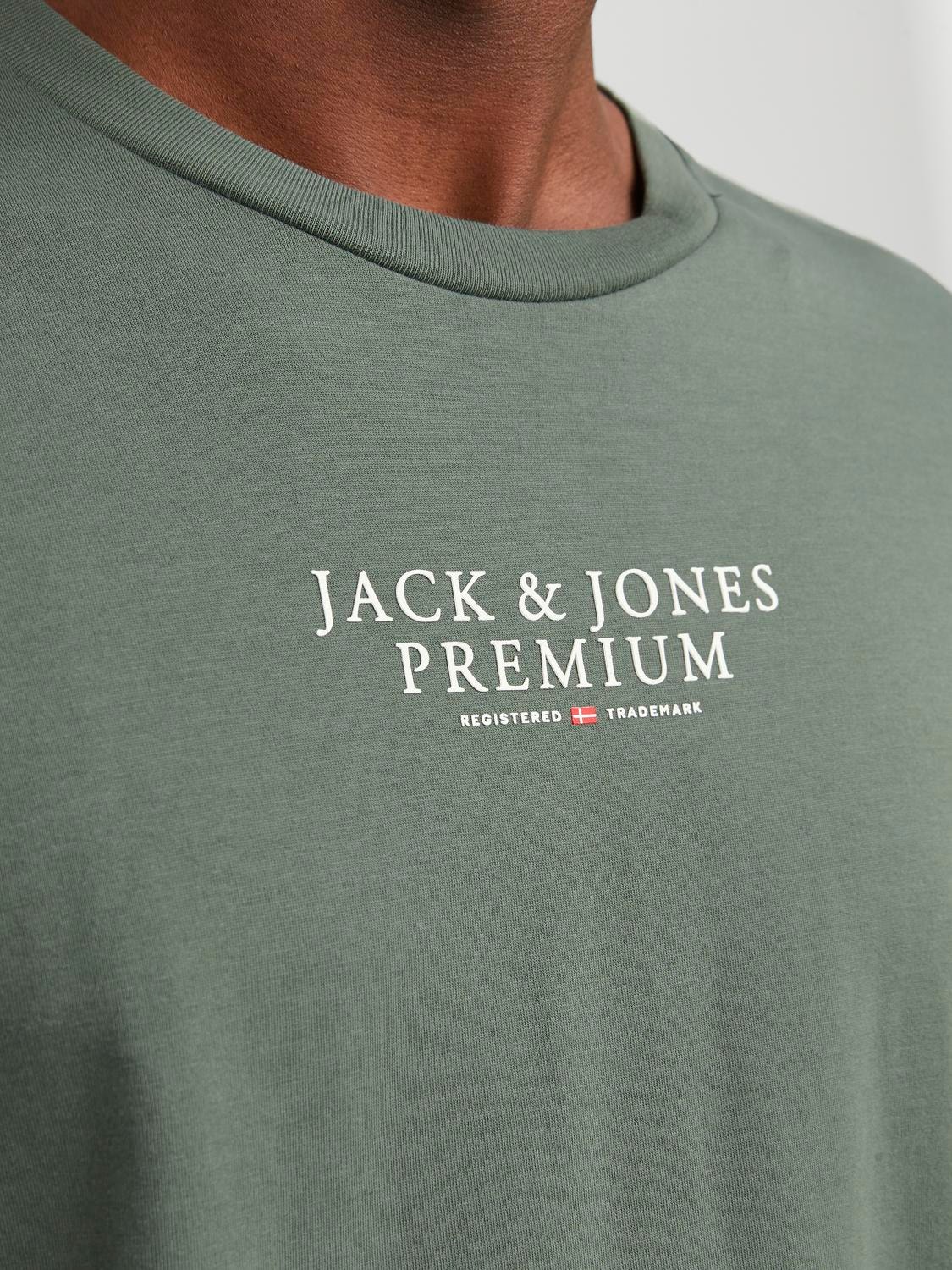 Jack & Jones Logo Ümmargune kaelus T-särk -Laurel Wreath - 12217167