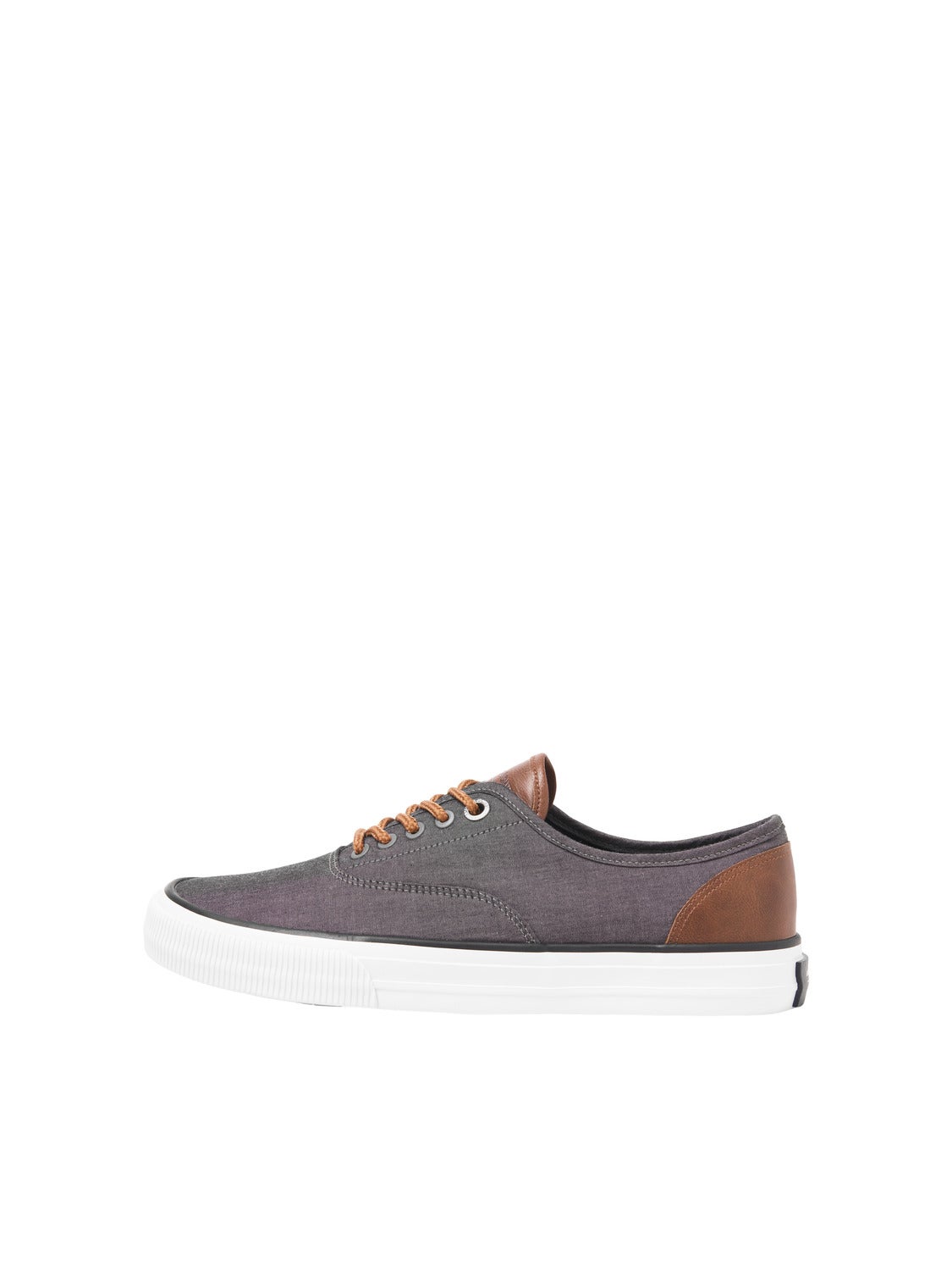 Grey canvas outlet pumps