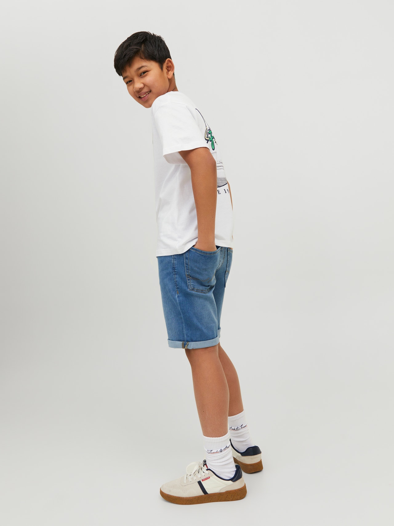 Mode Enfant Jean Short Jean Jack & Jones Junior - Modèle Garçon Mode Enfant Jean Short Jean Jack & Jones Junior - Modèle Garçon