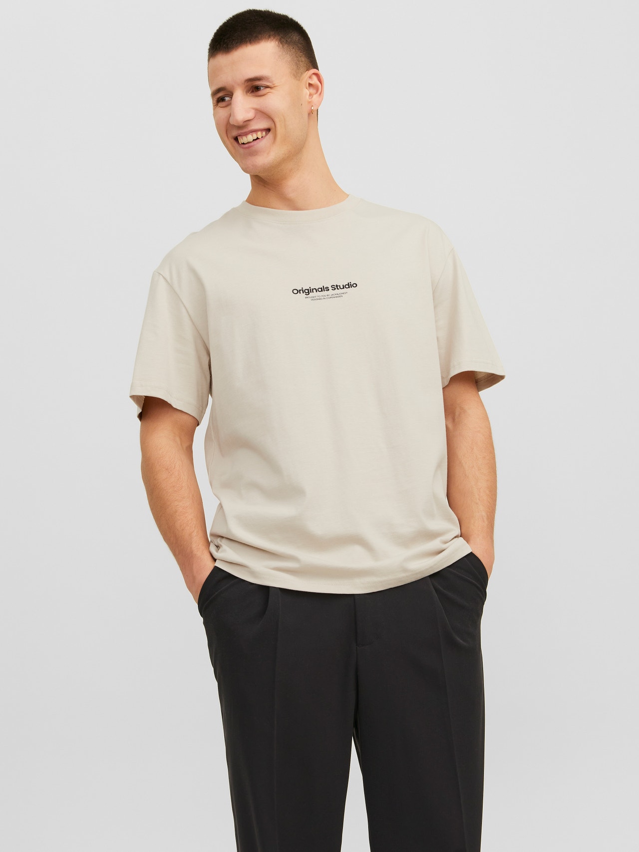 T-shirt à col rond en coton brodé Drôle - DROLE DE MONSIEUR - BEIGE - Bongénie T-shirt à col rond en coton brodé Drôle - DROLE DE MONSIEUR - BEIGE - Bongénie