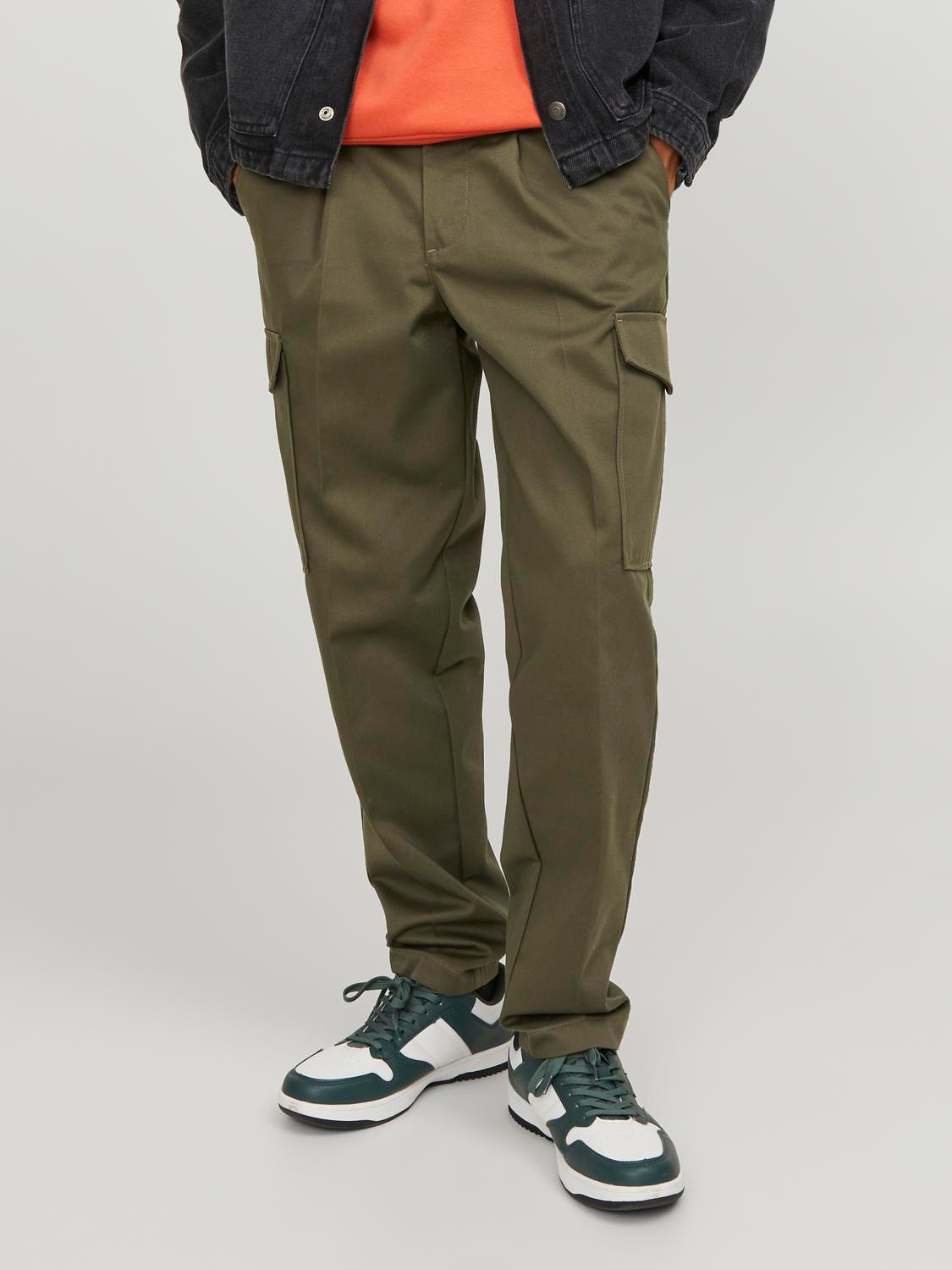 Tapered Fit Cargo trousers with 40% discount! | Jack & Jones®