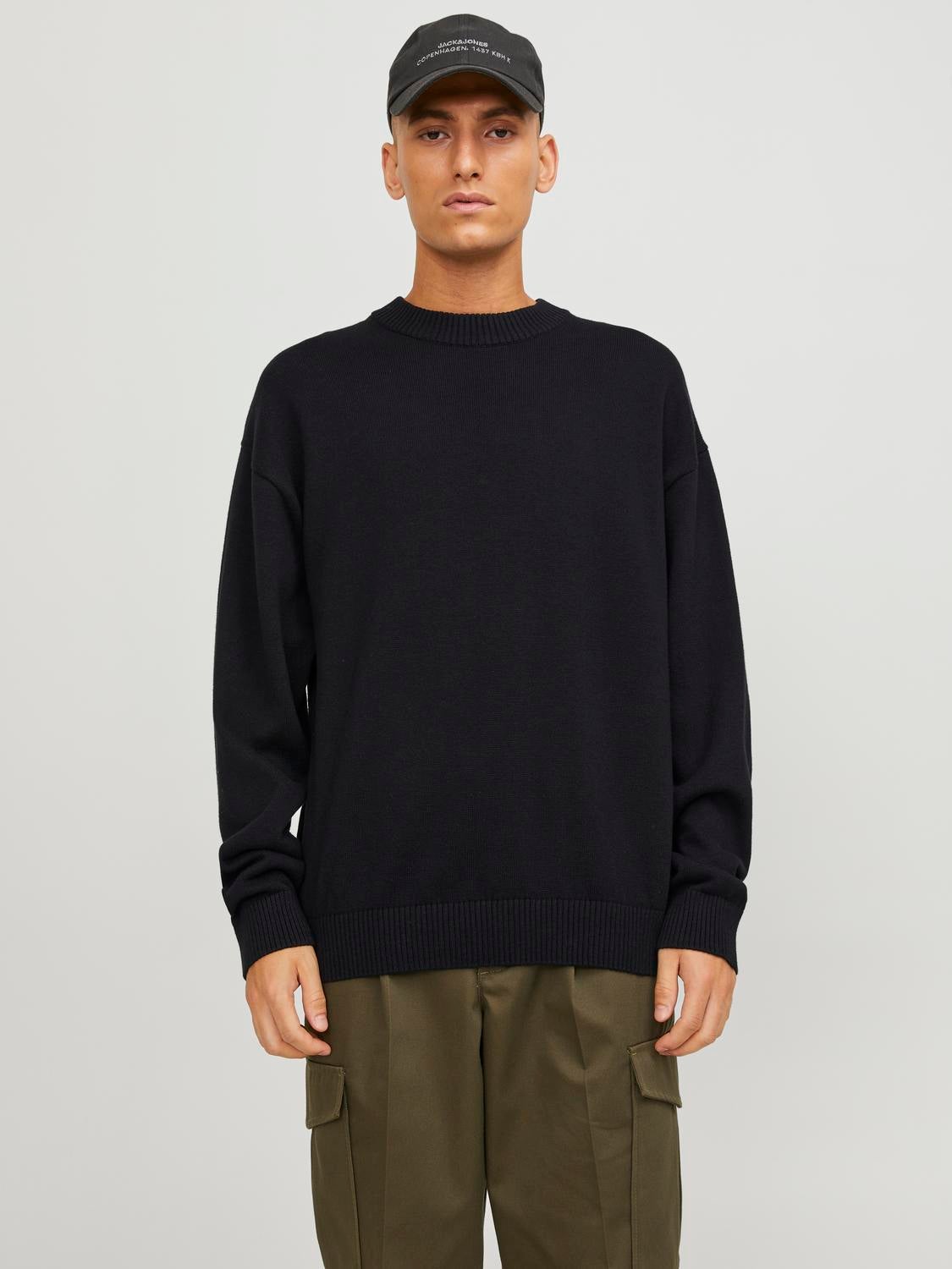 Plain black crew online neck jumper