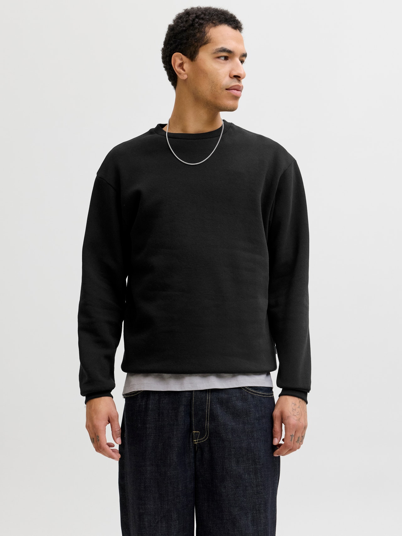 Sudadera negra extragrande con cuello redondo de Jack & Jones Originals Sudadera negra extragrande con cuello redondo de Jack & Jones Originals