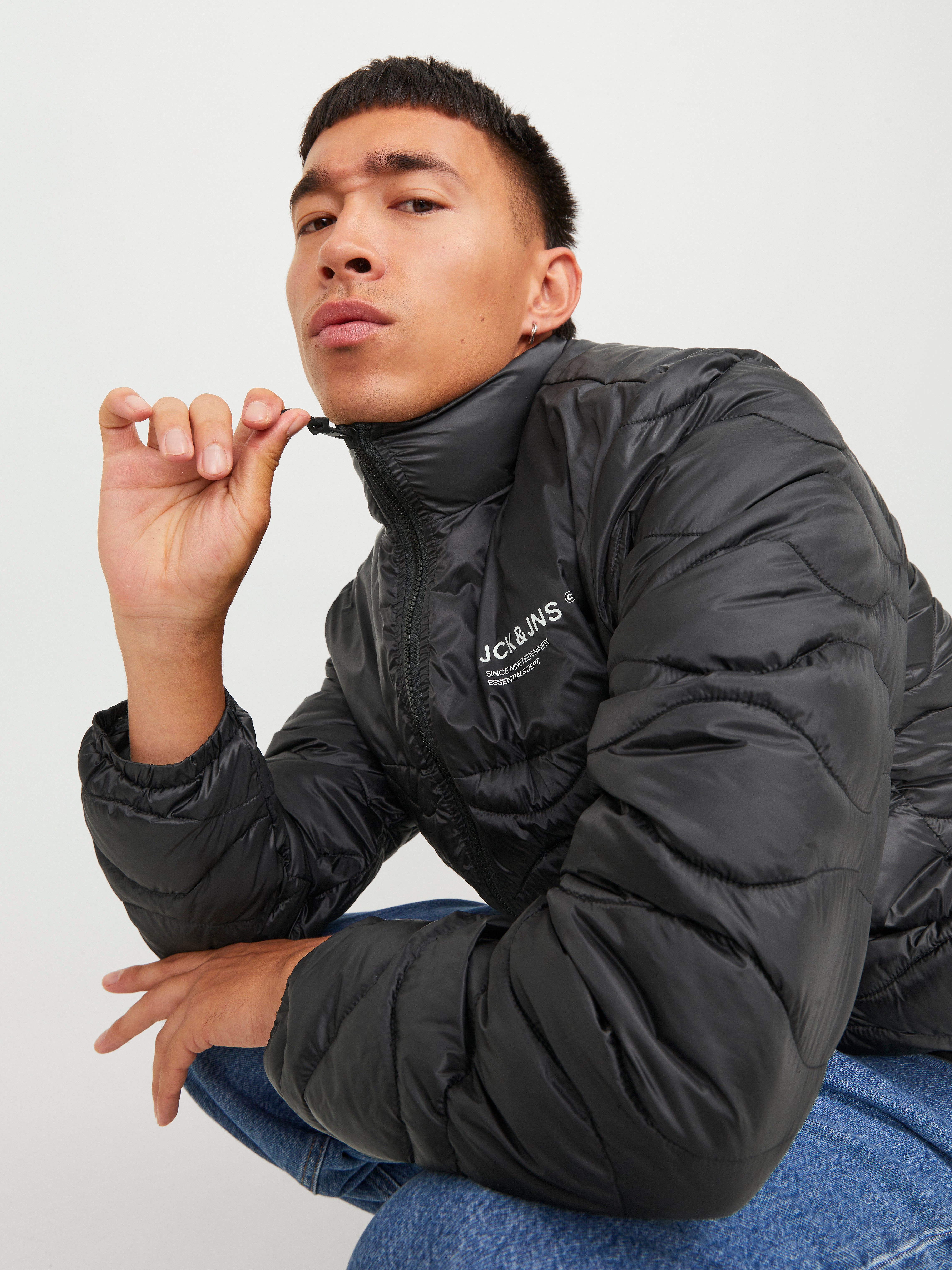 jackjones-pufferjacke-schwarz. 