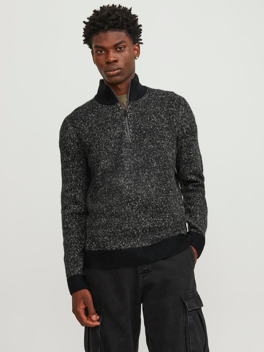 https://images.jackjones.com/12250241/4400108/003/jackjones-plainhalfzipjumper-black.jpg?v=91ab394ab50f2144faa8c6d382854b2e