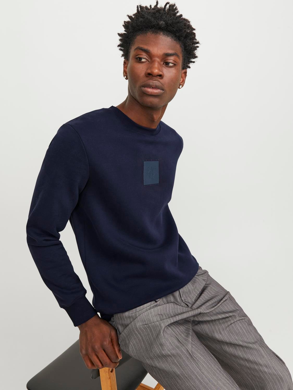 Plain discount navy sweatshirt