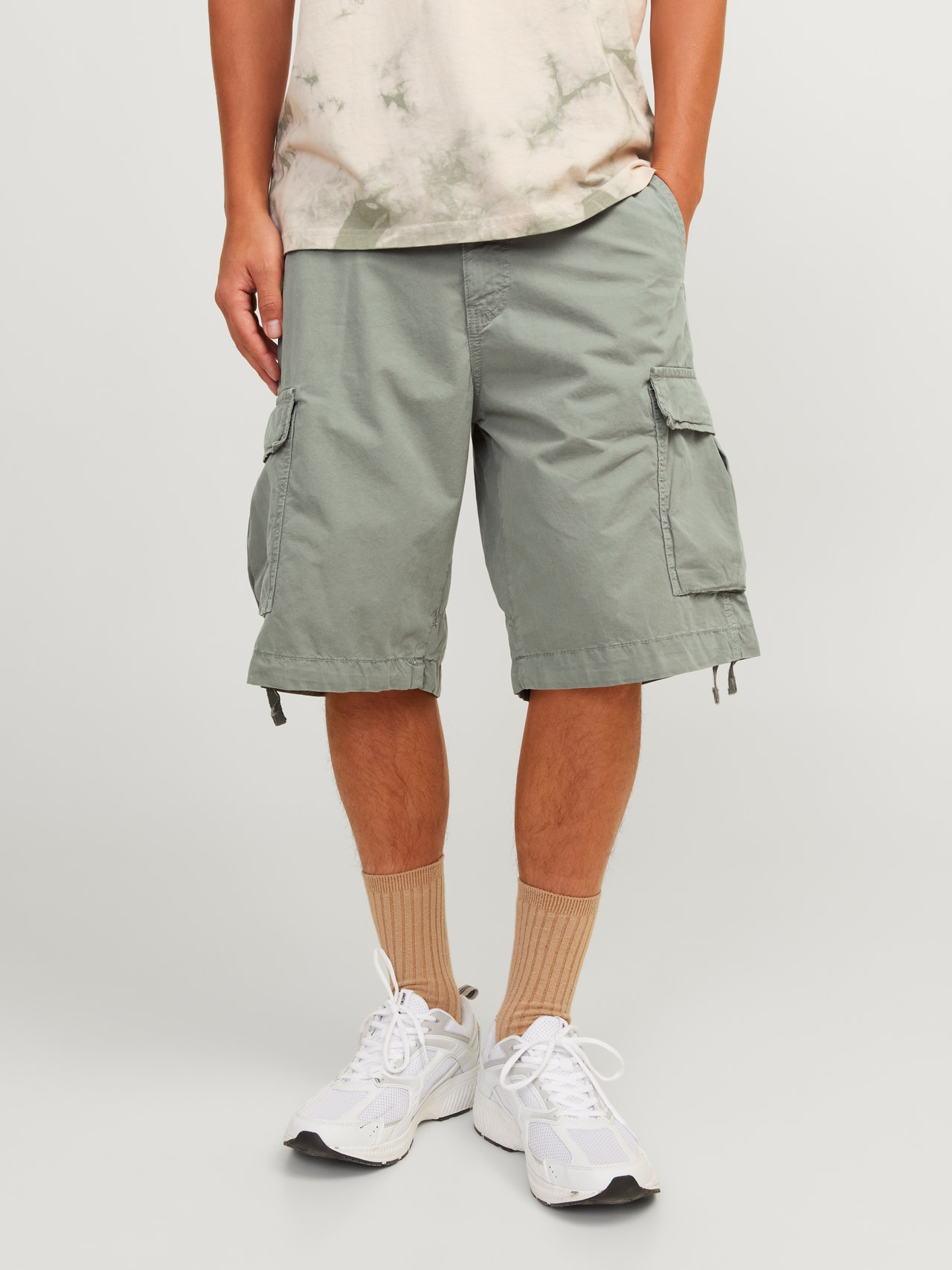 Jack & Jones Loose Fit Cargo shorts -Agave Green - 12253122