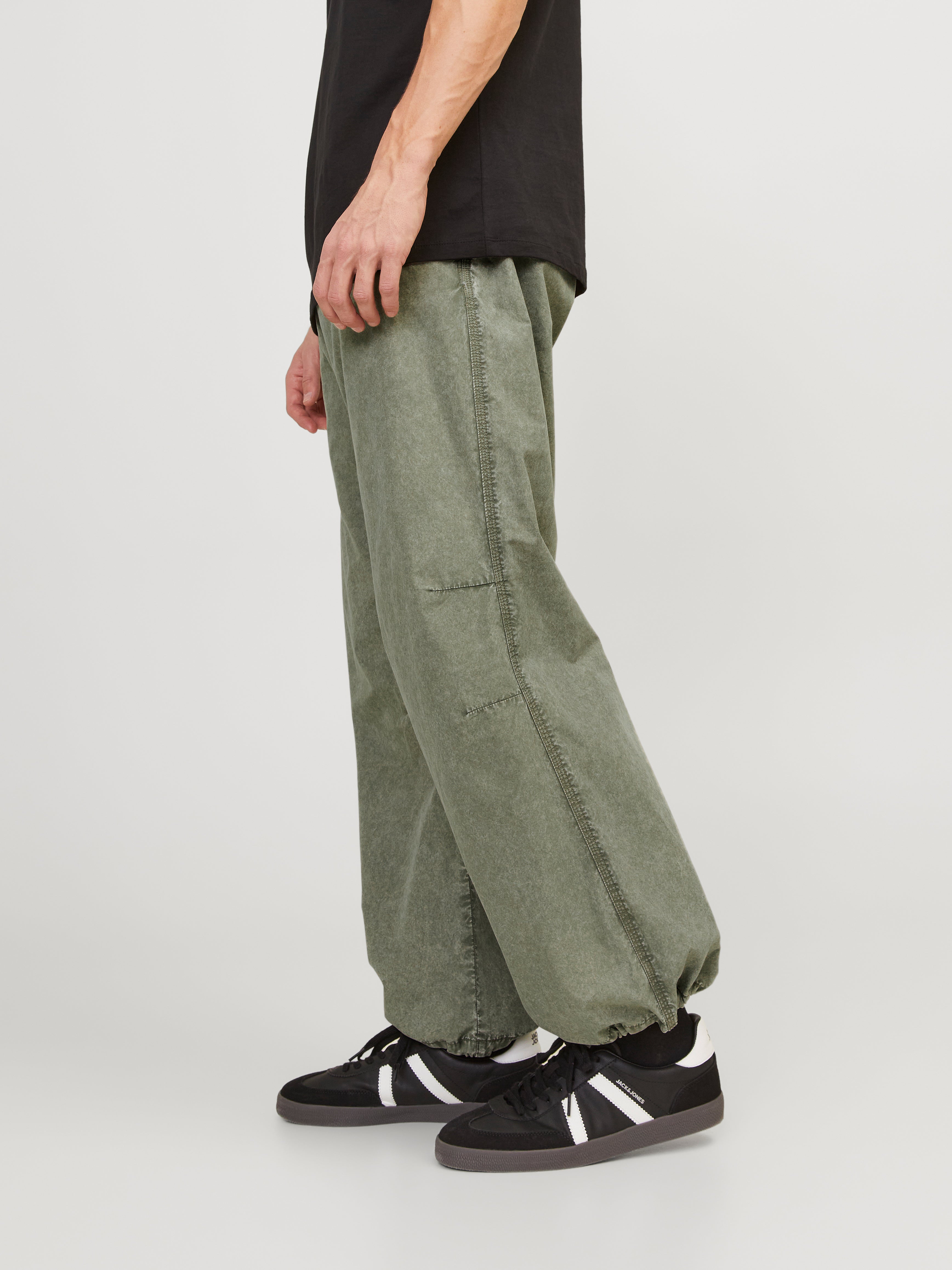 Loose Fit Parachute pants