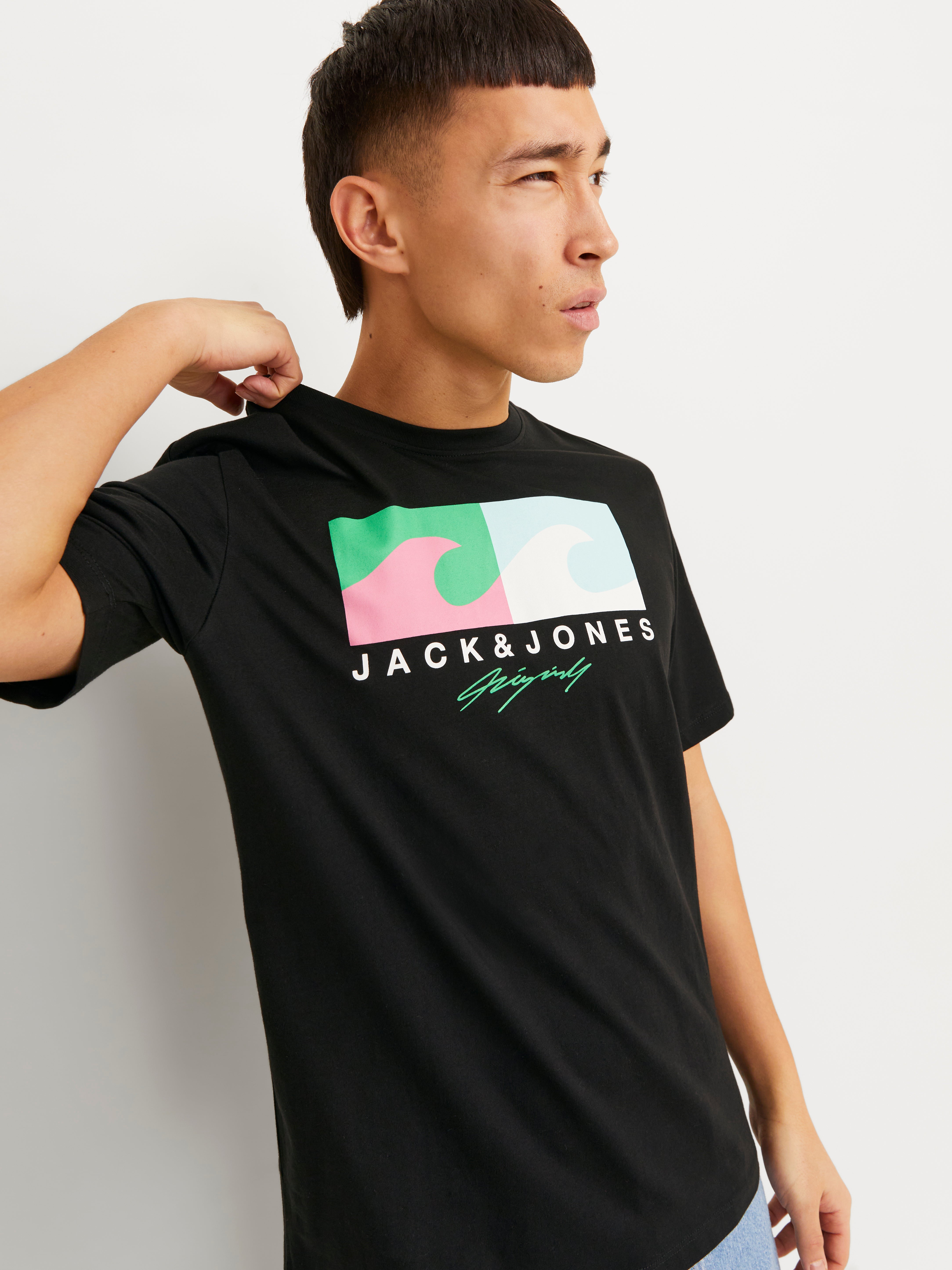 Buy Jack & Jones JCOBOOSTER Printed Crew Neck T Shirt In White | 6thStreet Qatar
