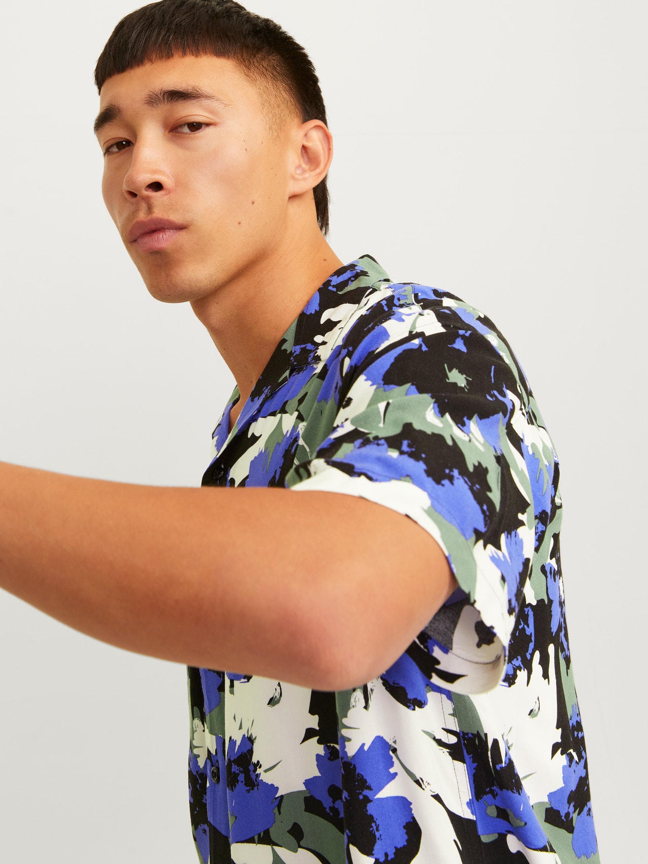Jack & Jones T-shirt with japanese backprint in sage green Jack & Jones T-shirt with japanese backprint in sage green