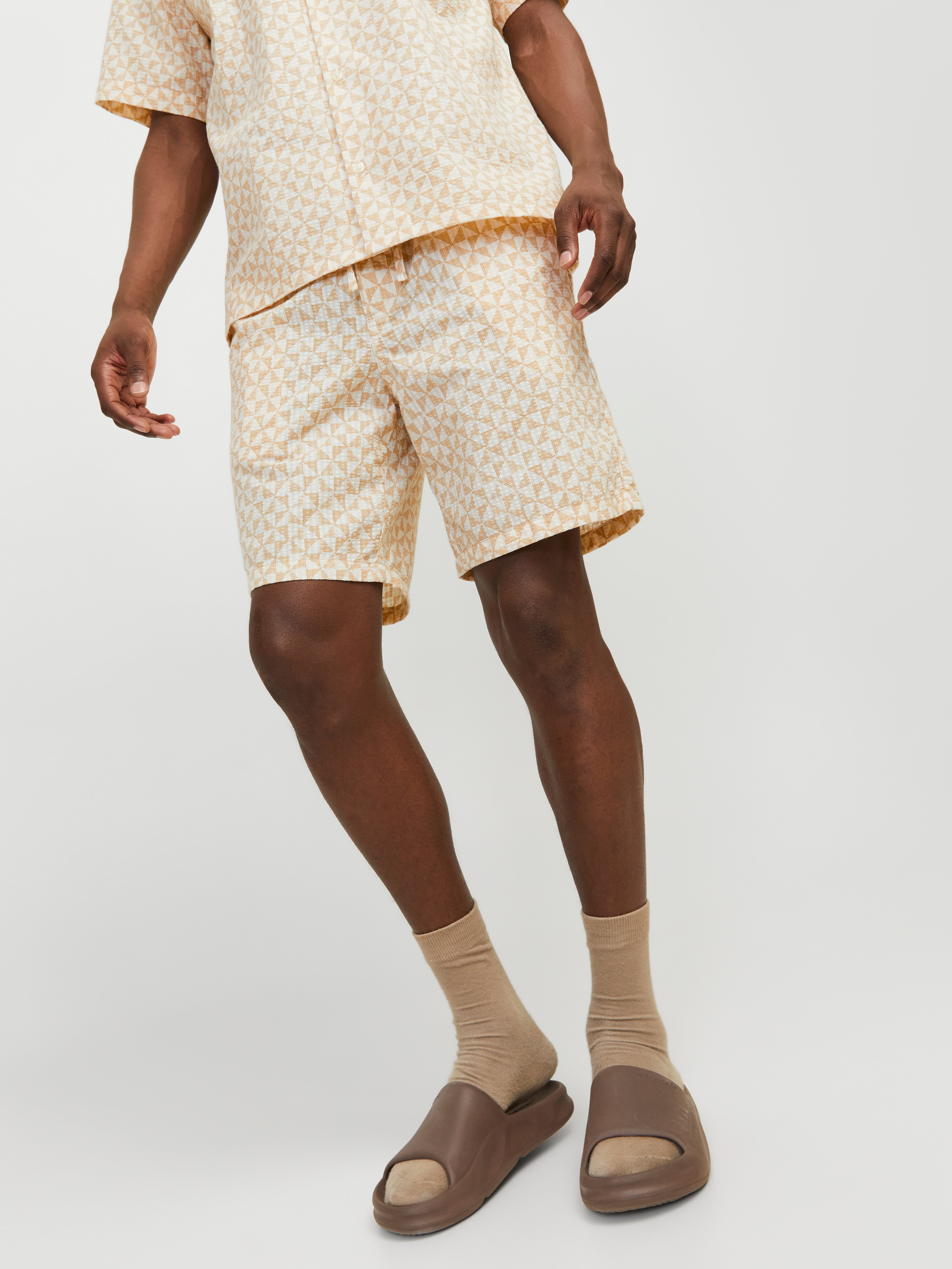 30% Rabatt auf Jogger Fit Shorts | Jack & Jones®