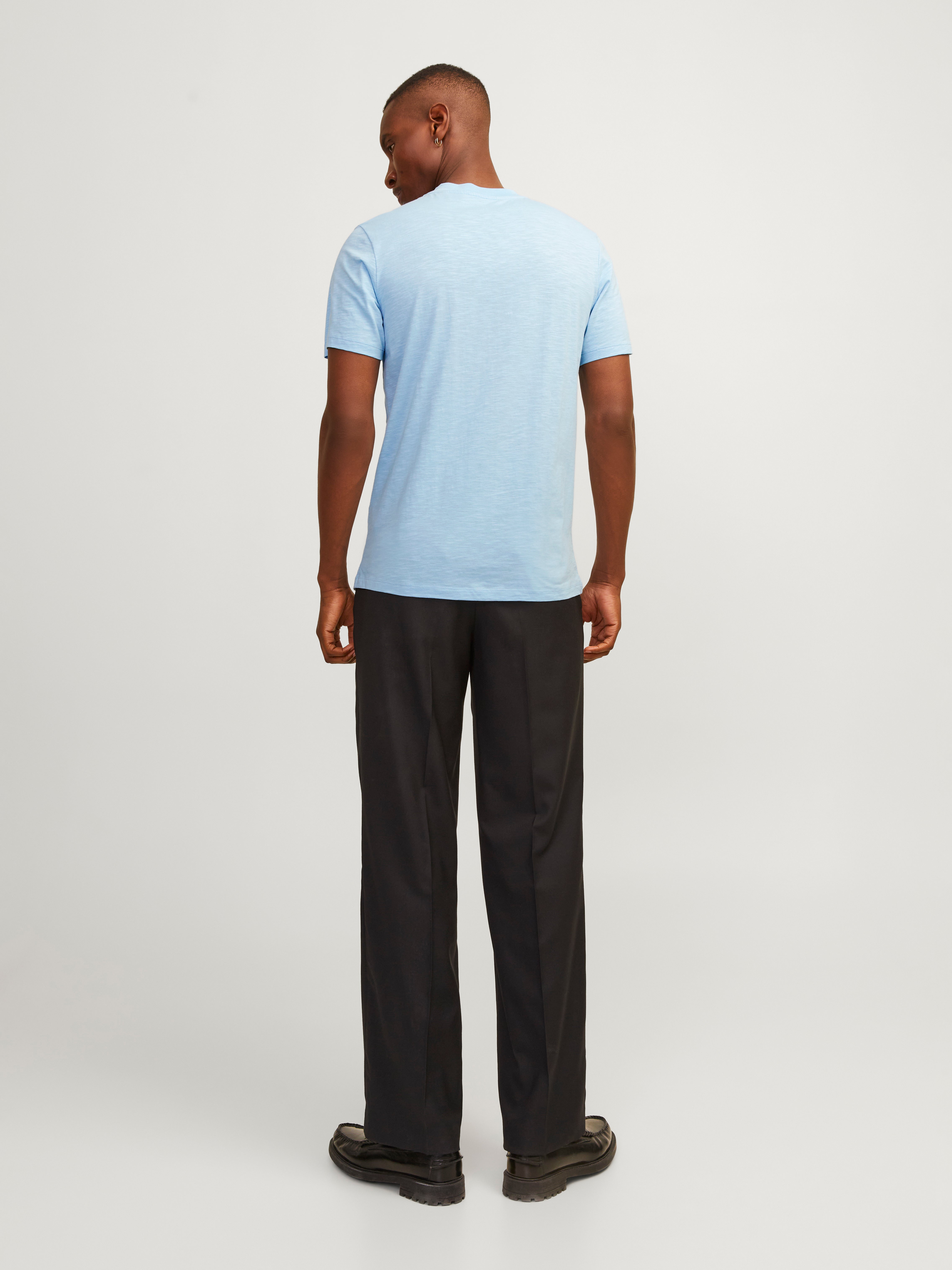 Einfarbig Mandarin Kragen T-shirt | Mittelblau | Jack & Jones®