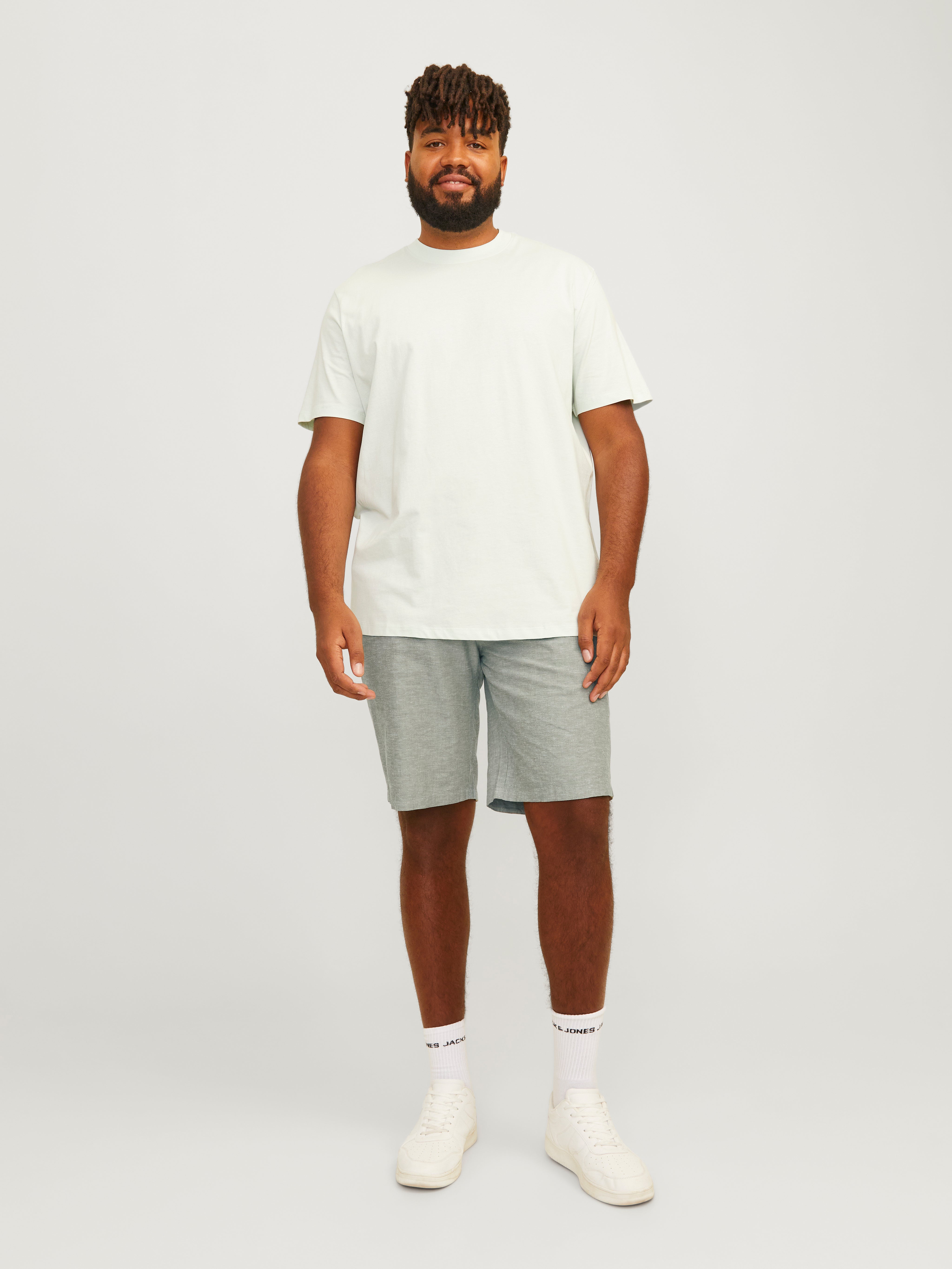 Plus Size Tapered Fit Chino shorts