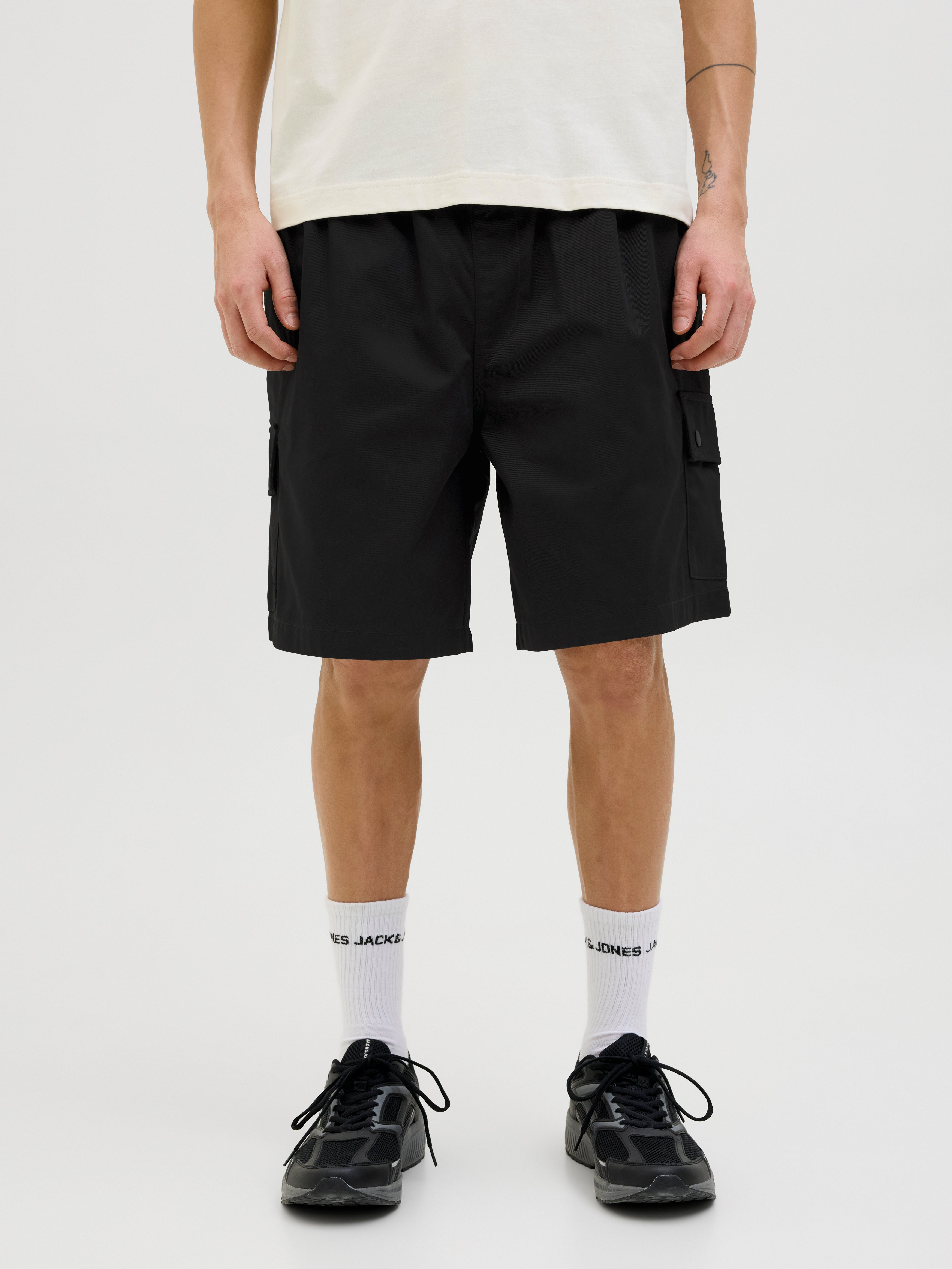 Wide-Leg Fit Cargo shorts | Black | Jack & Jones®