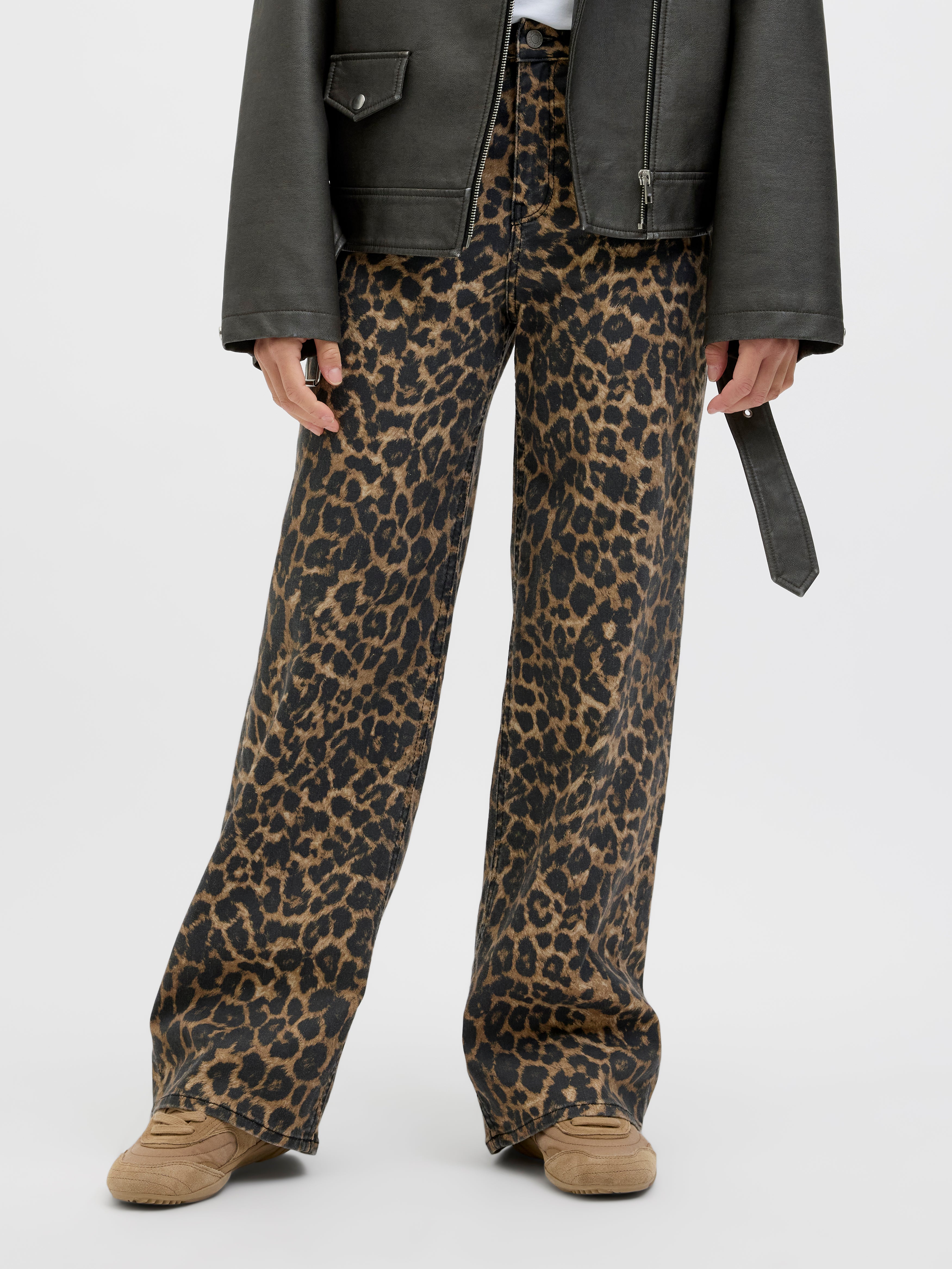 Thumbnail - Jxzoe Hose