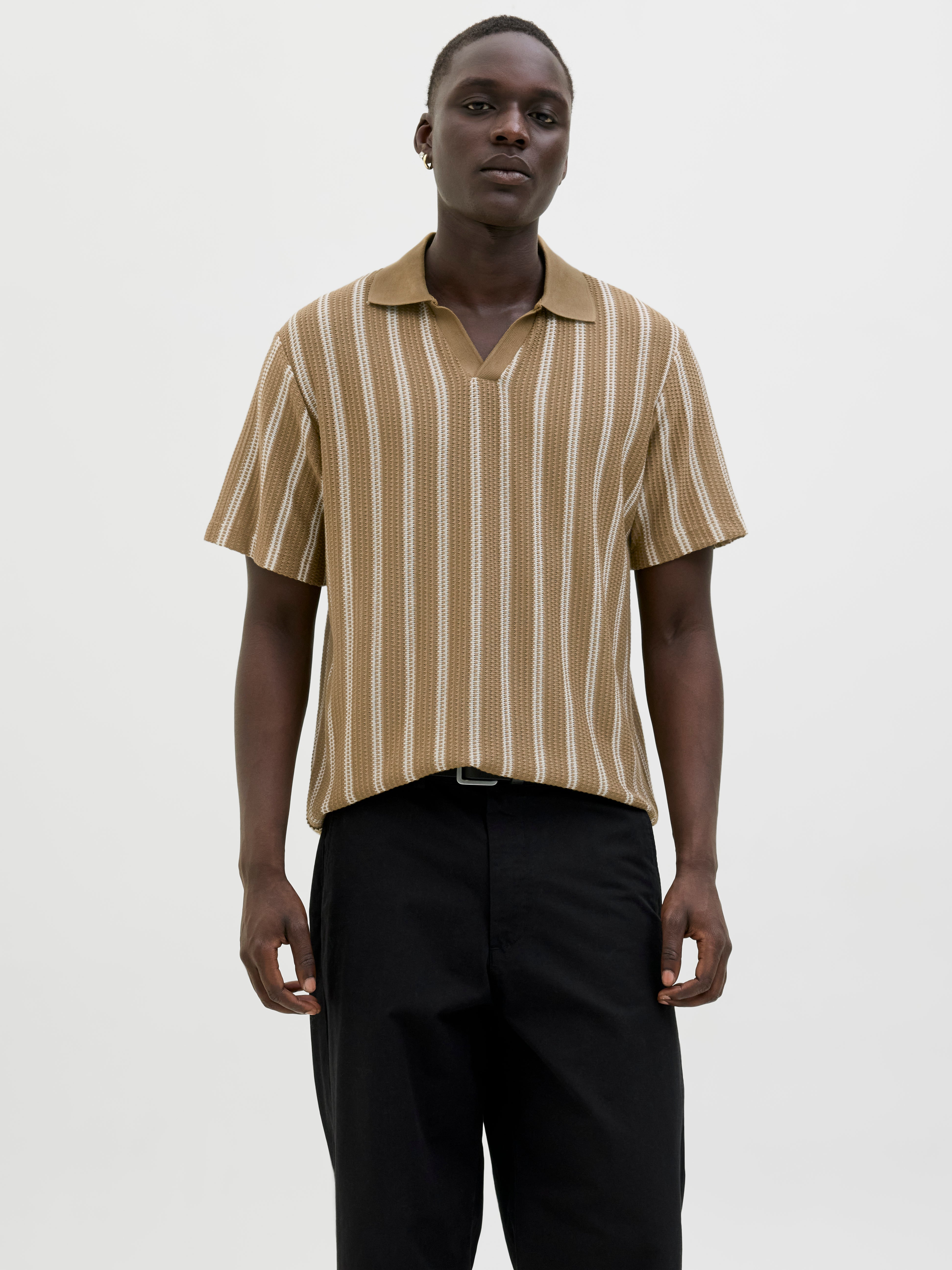 Thumbnail - Gestreift Fly-away Kragen Poloshirt