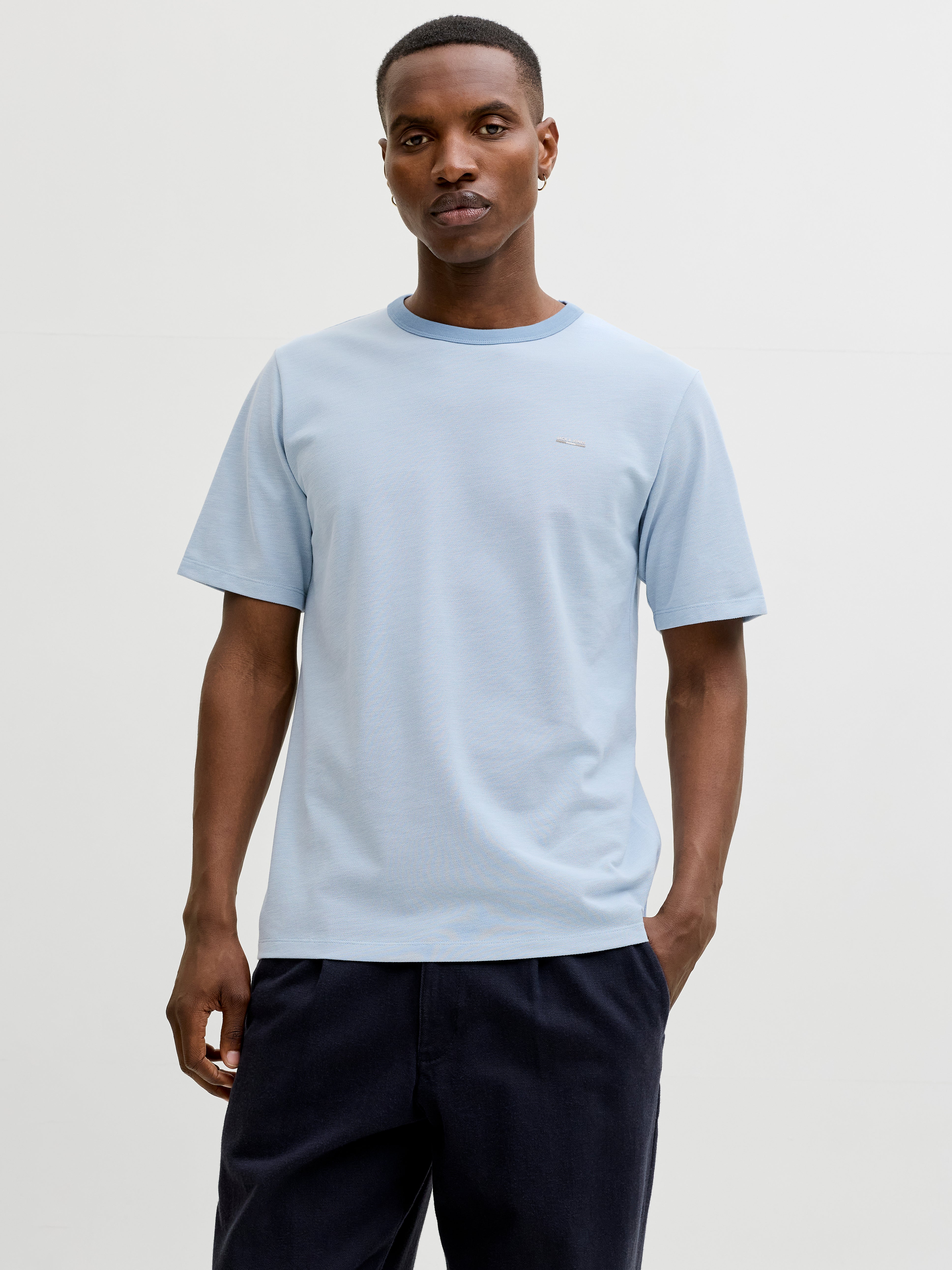 Jack & Jones Essentials longline t-shirt with curve hem in dusky green Jack & Jones Essentials longline t-shirt with curve hem in dusky green