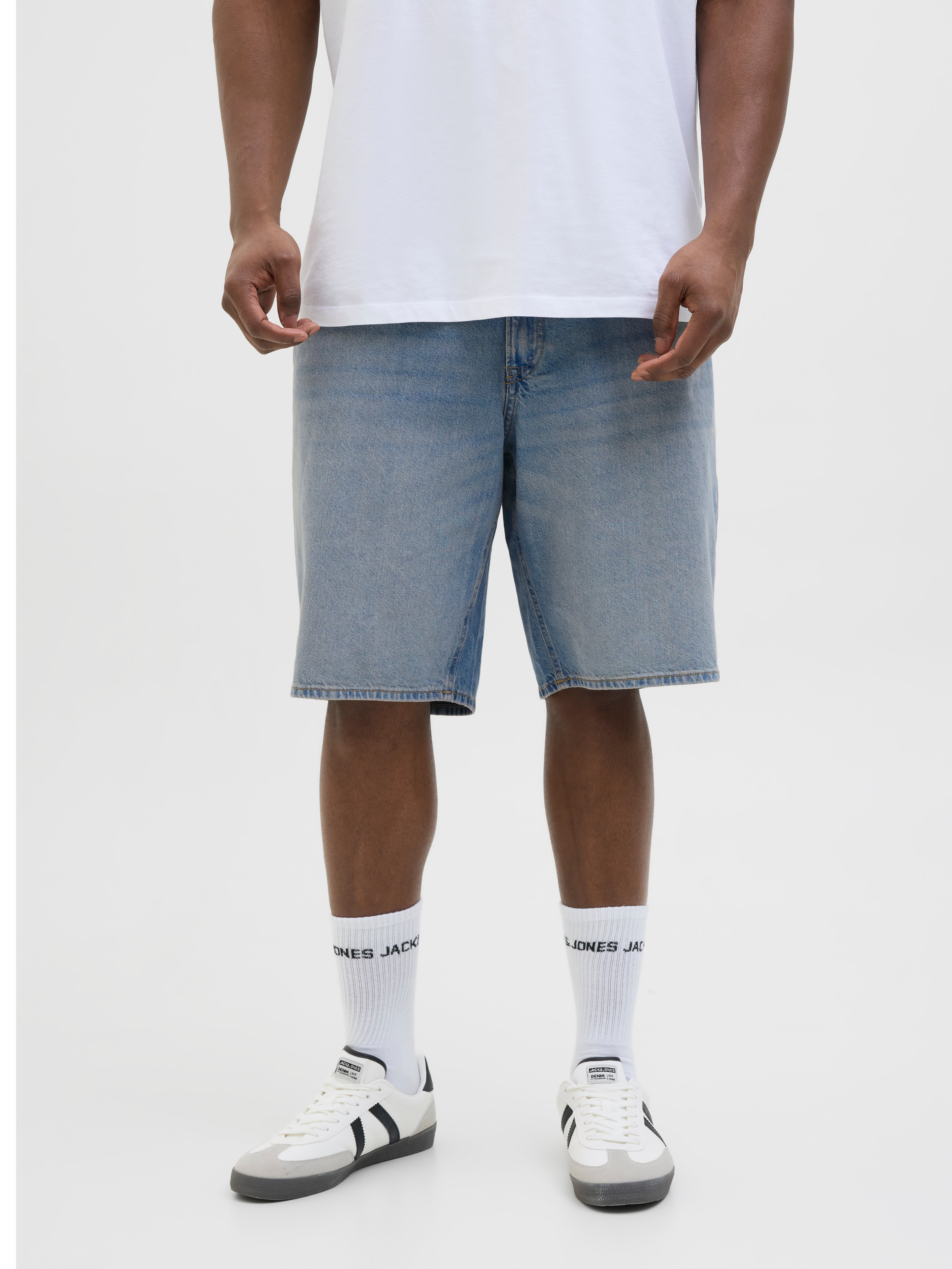 Plus Size Loose Fit Jeans-shorts