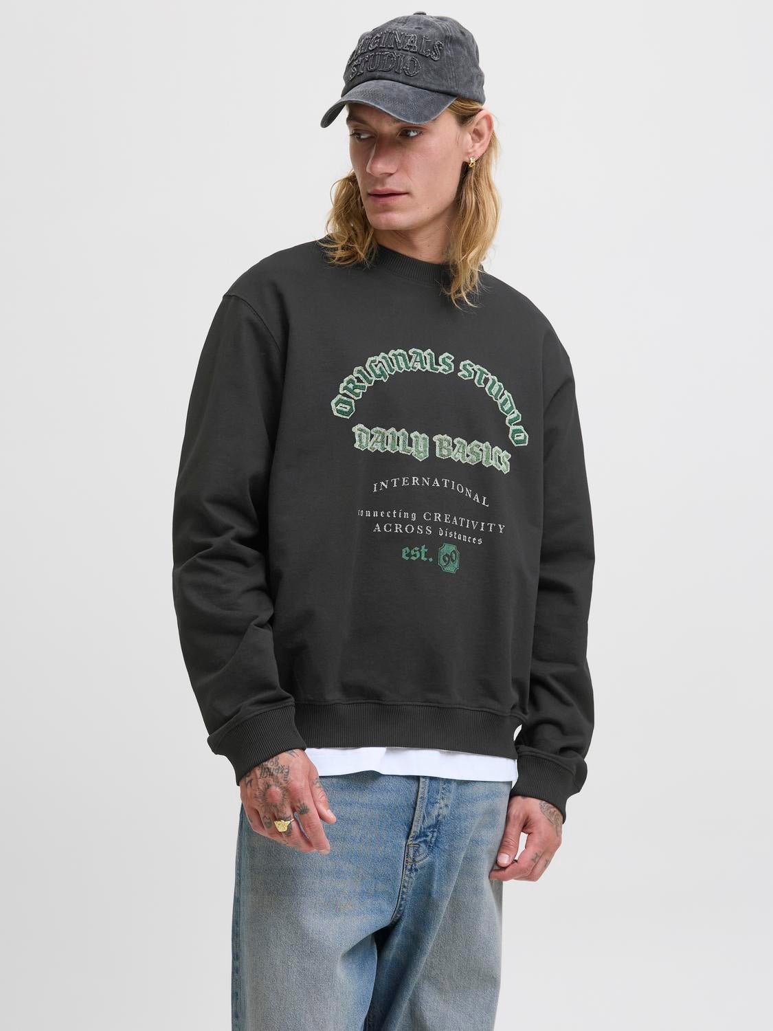 Sweatshirt