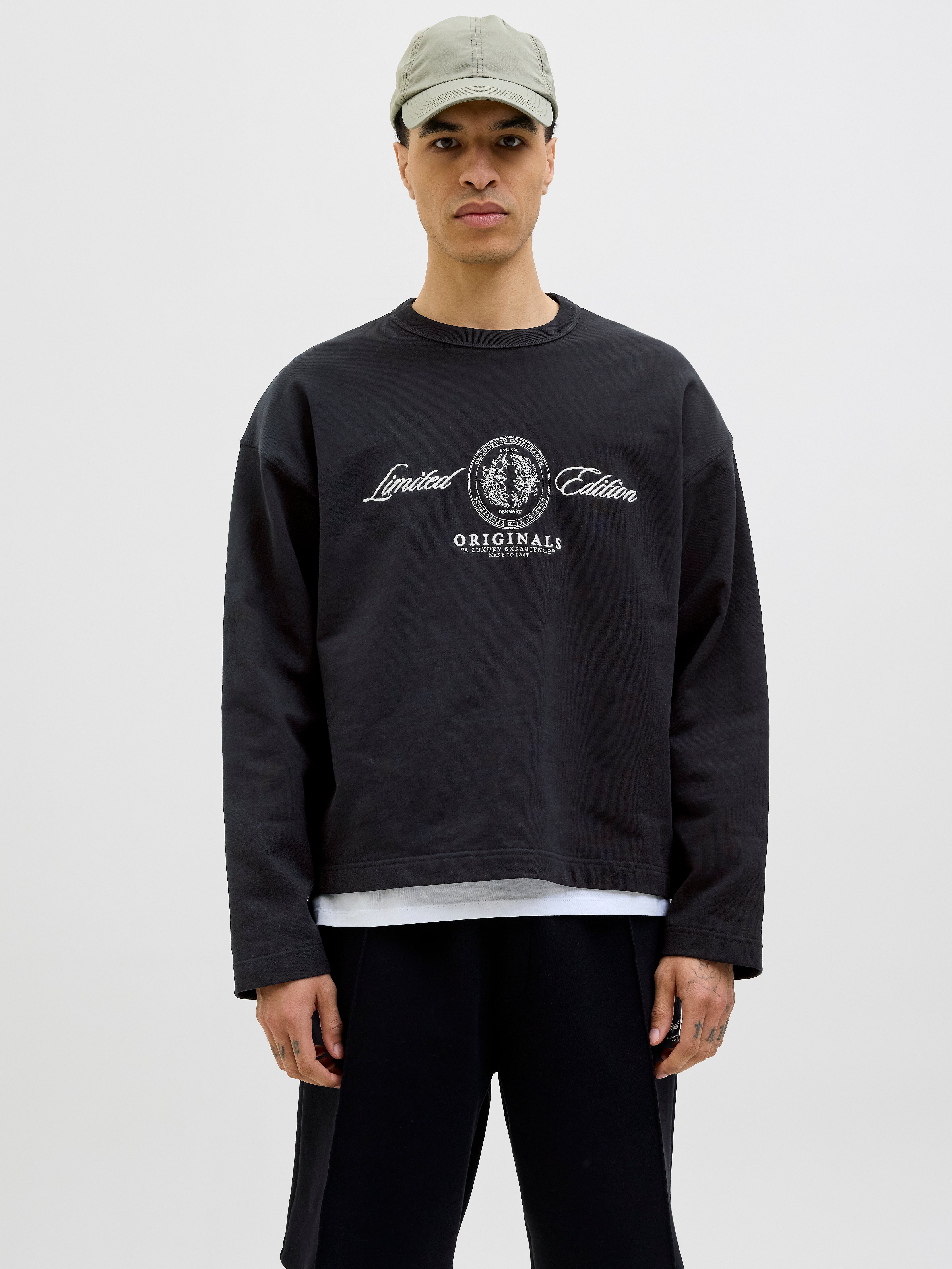 Sweatshirt