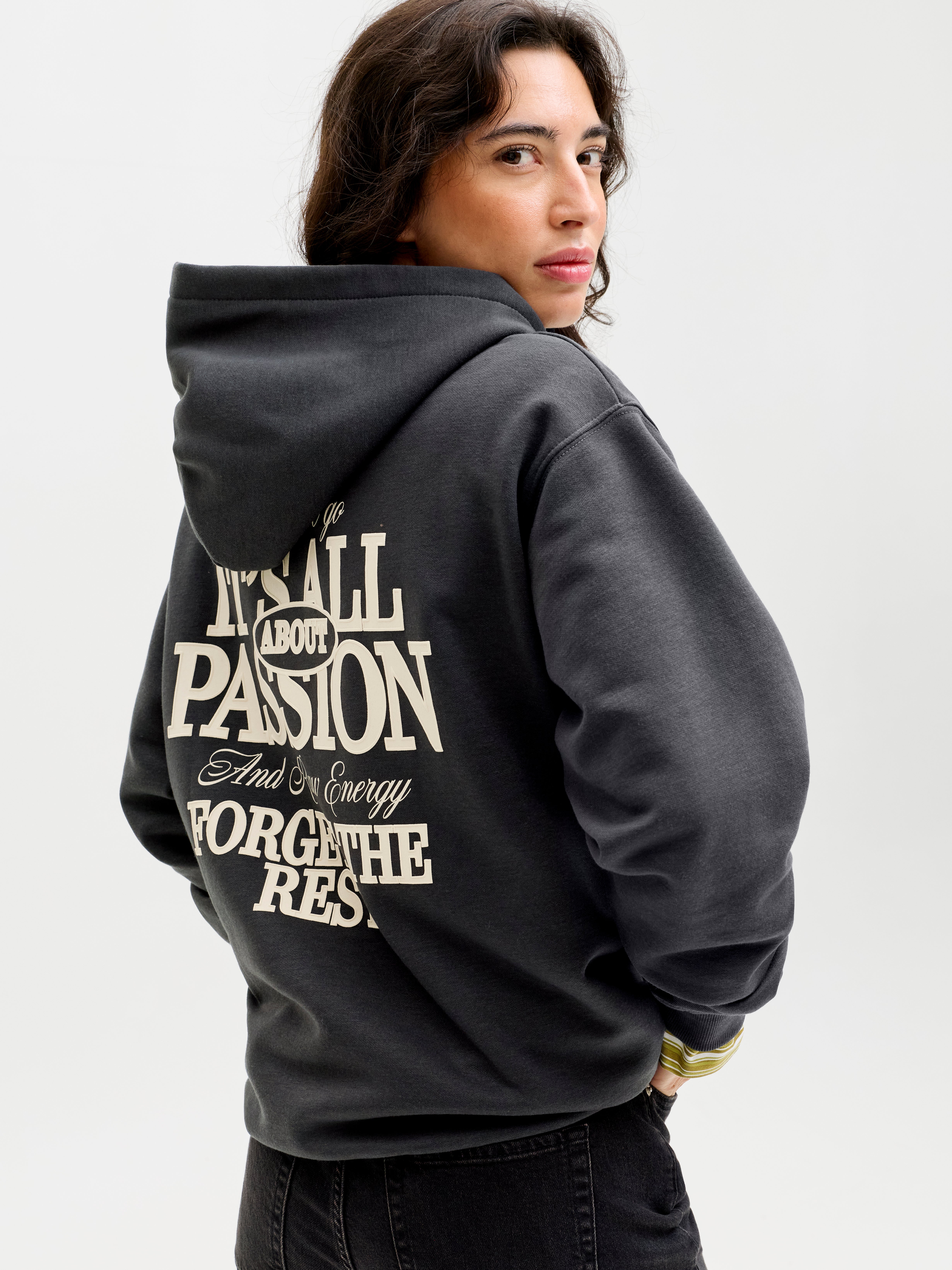 the GazettE ☆ 美品 LOGO HOODIE 18th ブラック刺繍 the GazettE ☆ 美品 LOGO HOODIE 18th ブラック刺繍