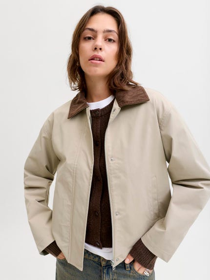 JJXX - Giacca bomber corta in pelle sintetica nera con tasca | ASOS JJXX - Giacca bomber corta in pelle sintetica nera con tasca | ASOS