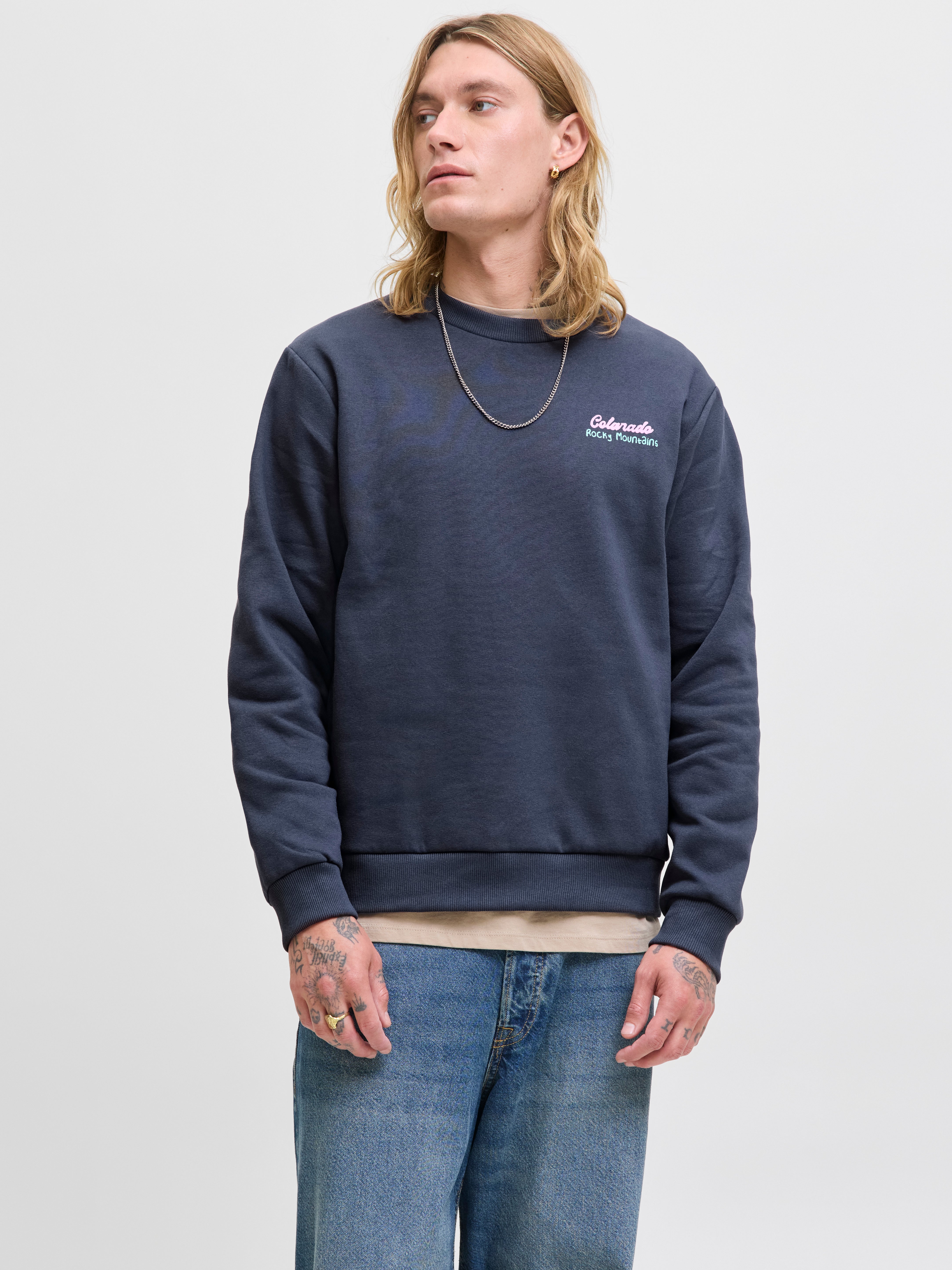 Sweatshirt